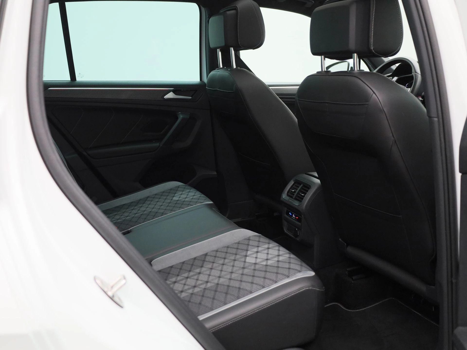 Volkswagen-Tiguan-image-44