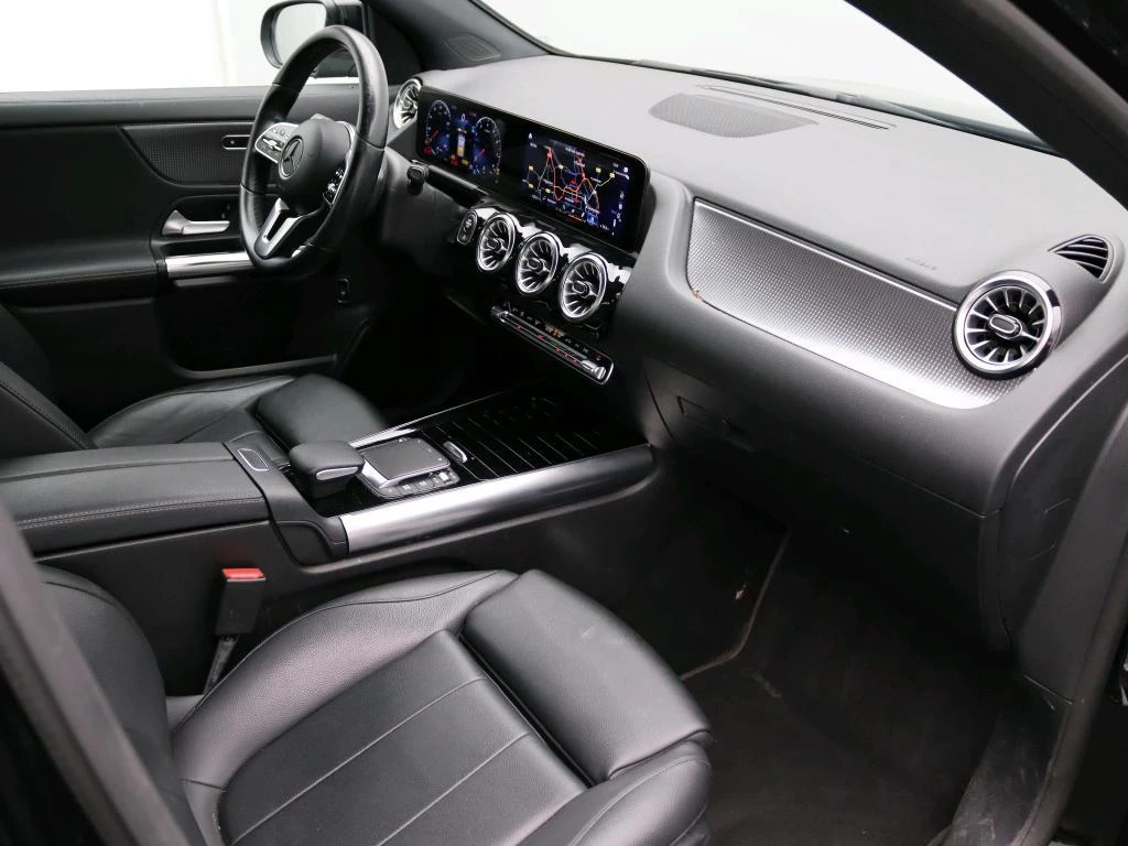 Mercedes-Benz-GLA-image-8
