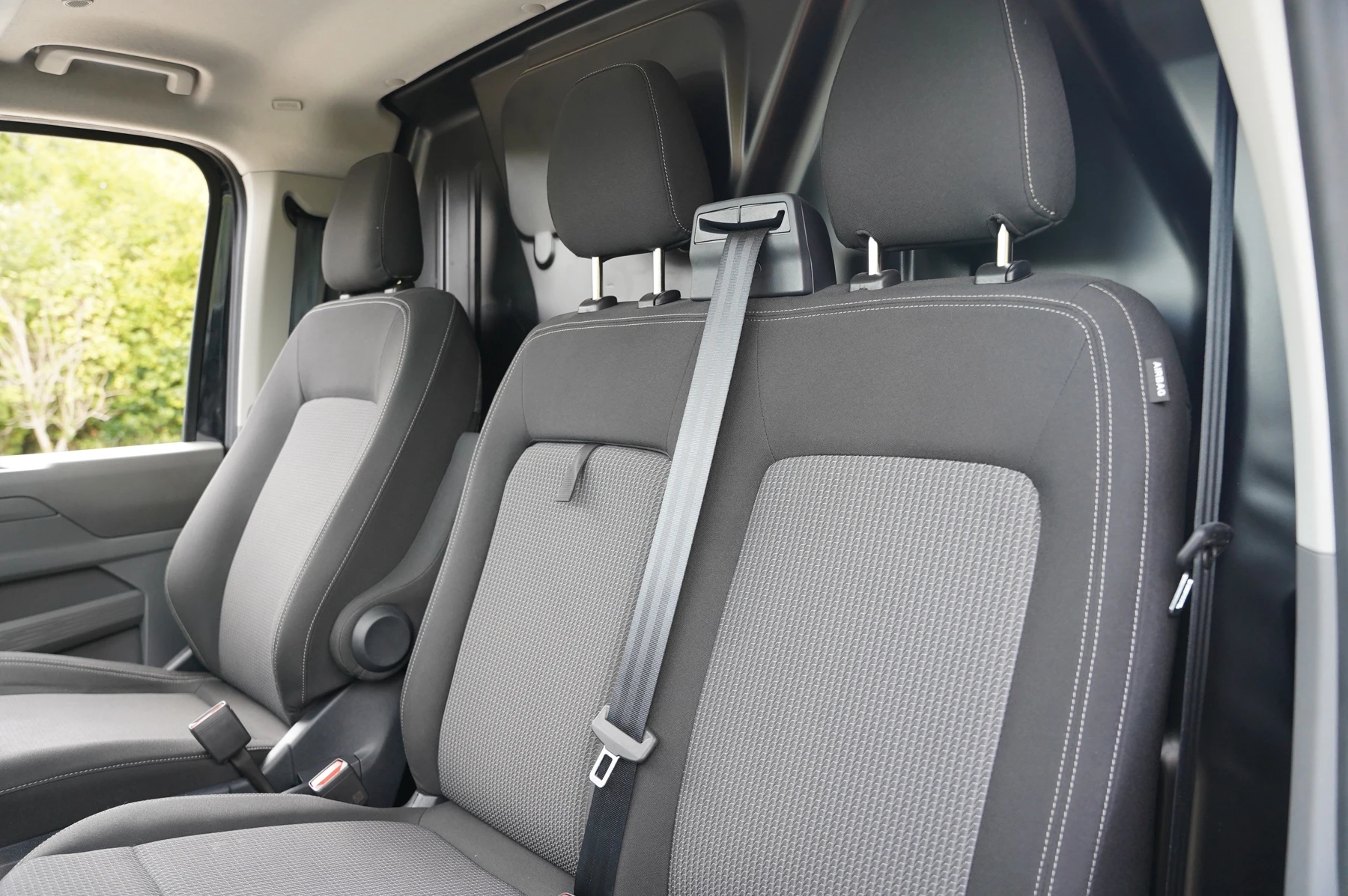 Volkswagen-Transporter-image-27