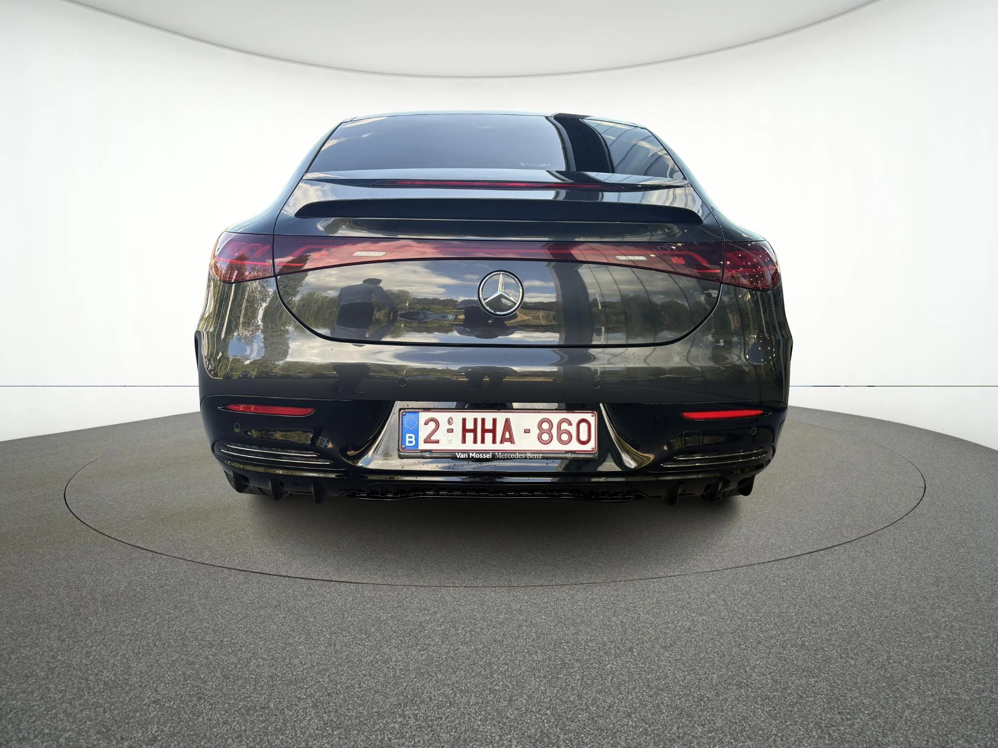 Mercedes-Benz-EQE-image-5