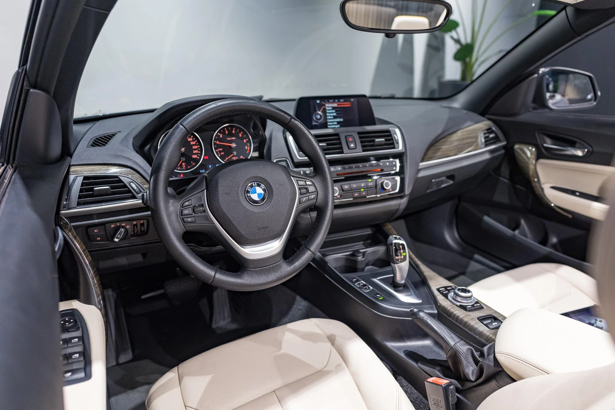 BMW-Série 2-image-9