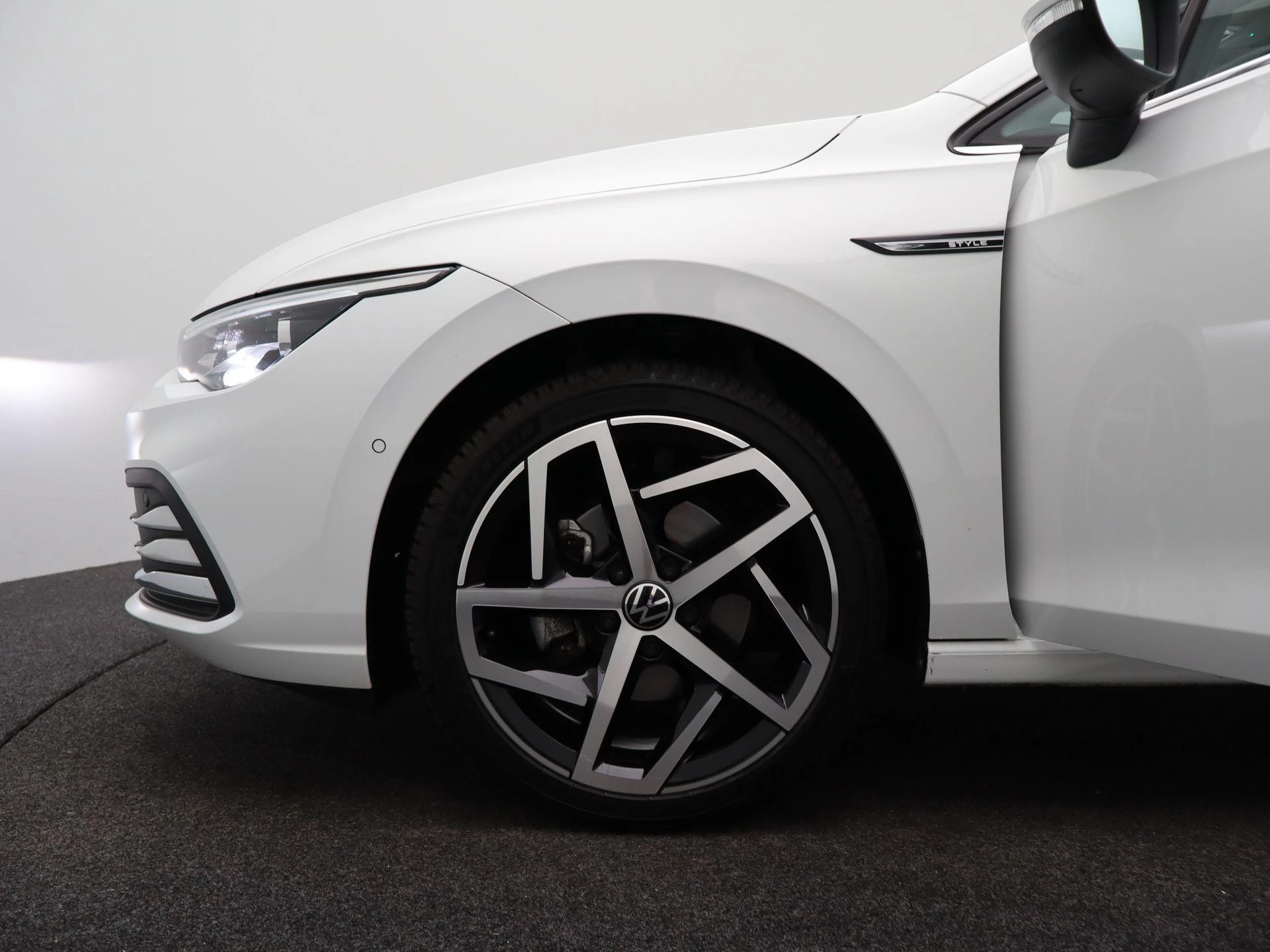 Volkswagen Golf Variant 1.5 eTSI R-Line Business