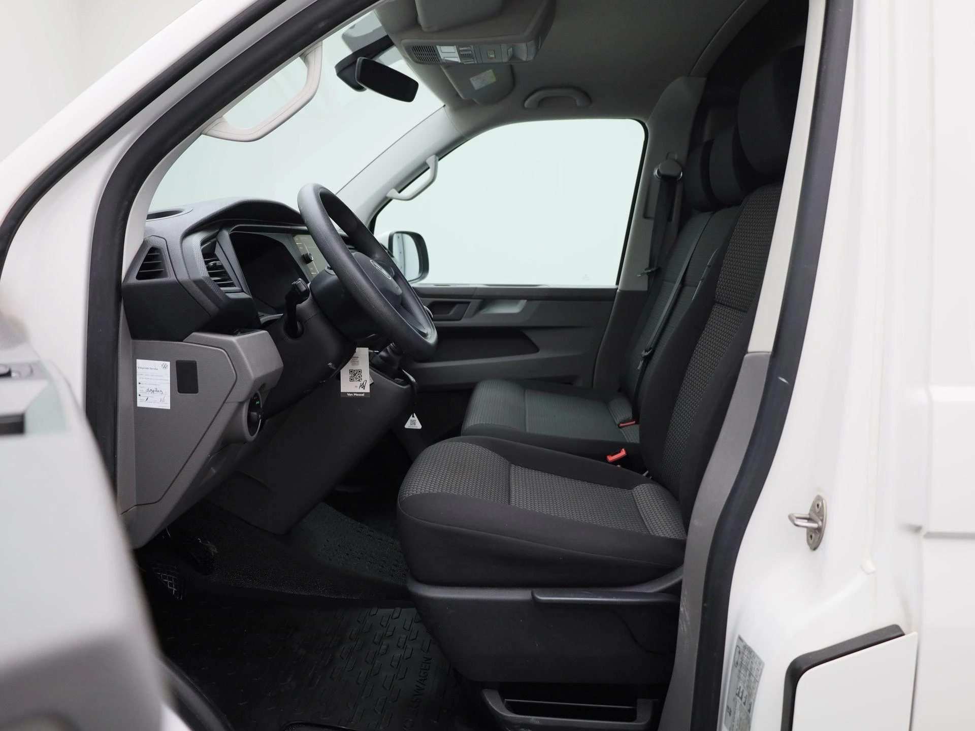 Volkswagen-Transporter-image-10