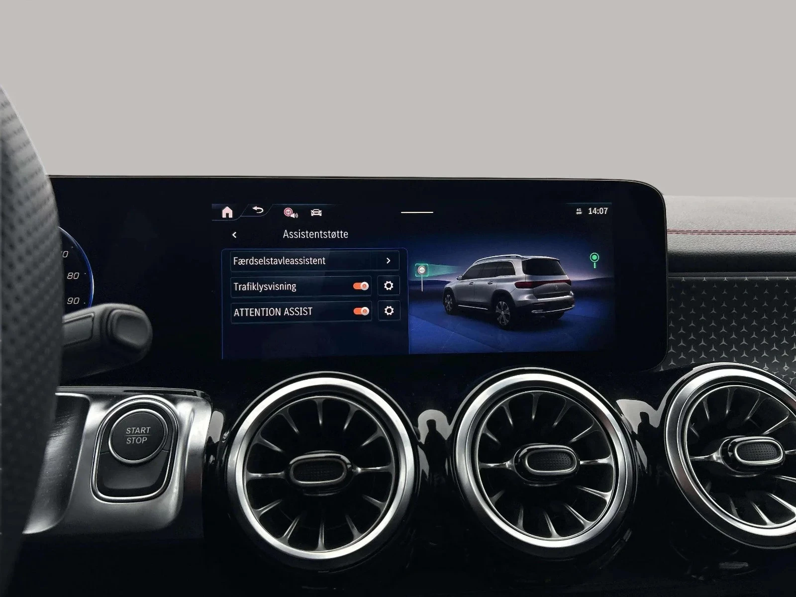 Mercedes-Benz-EQB-image-20