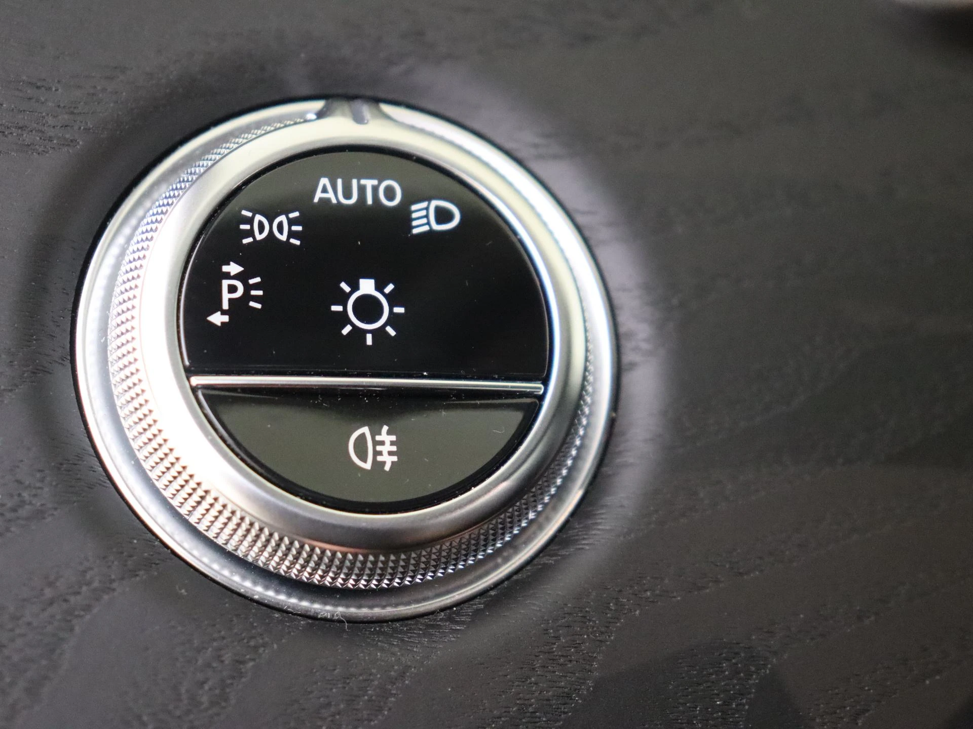 Mercedes-Benz-E-Klasse-image-23