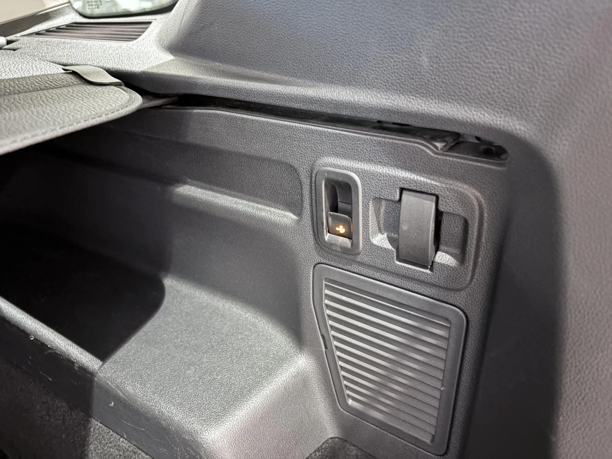 Volkswagen-Touran-image-5