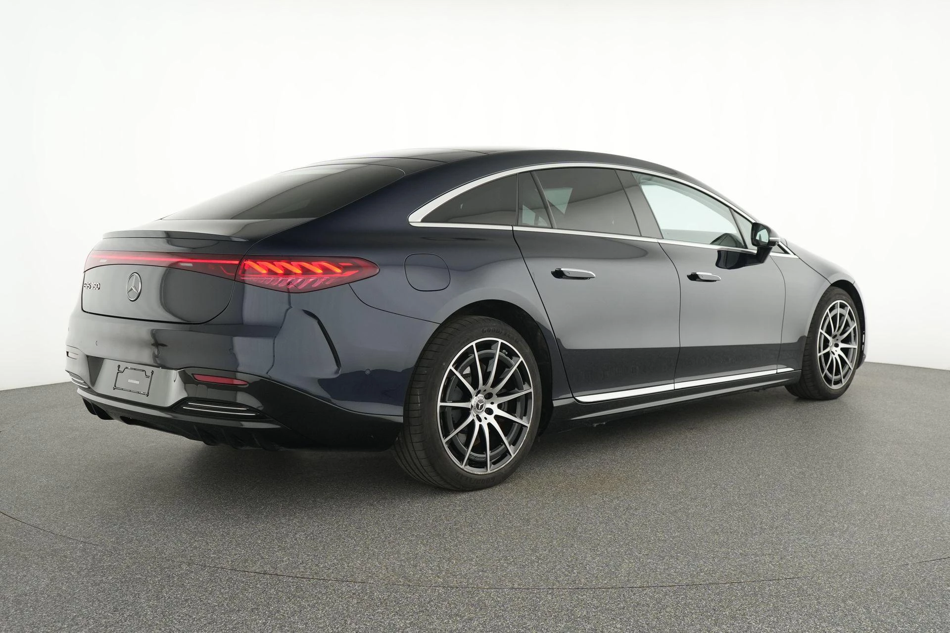 Mercedes-Benz-EQS-image-3