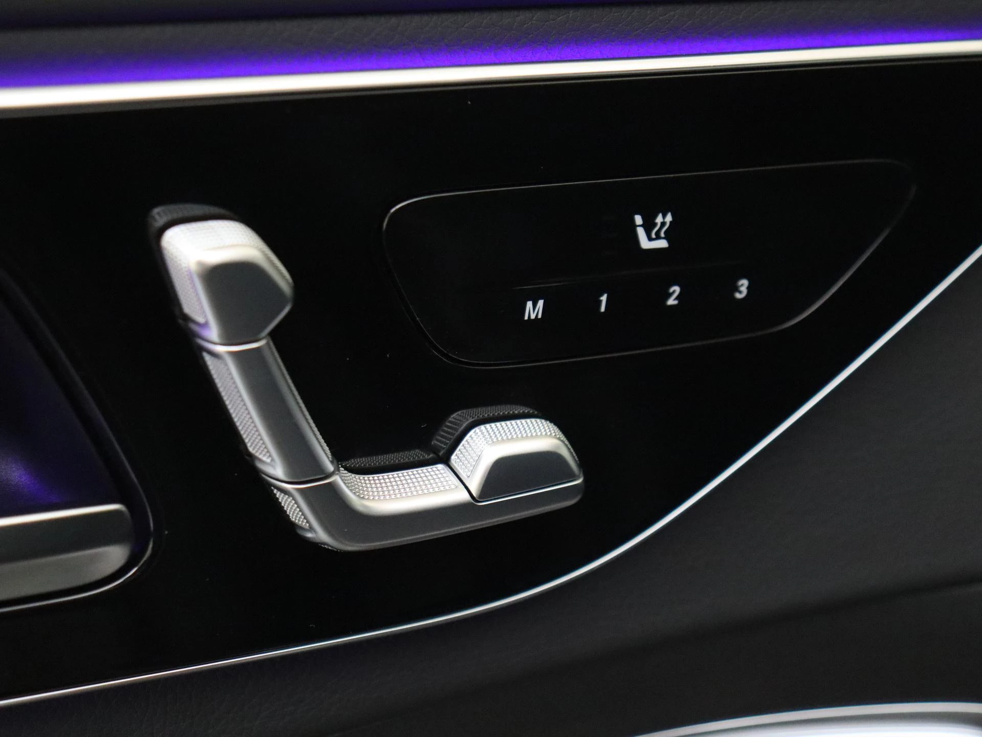 Mercedes-Benz-C-Klasse-image-25
