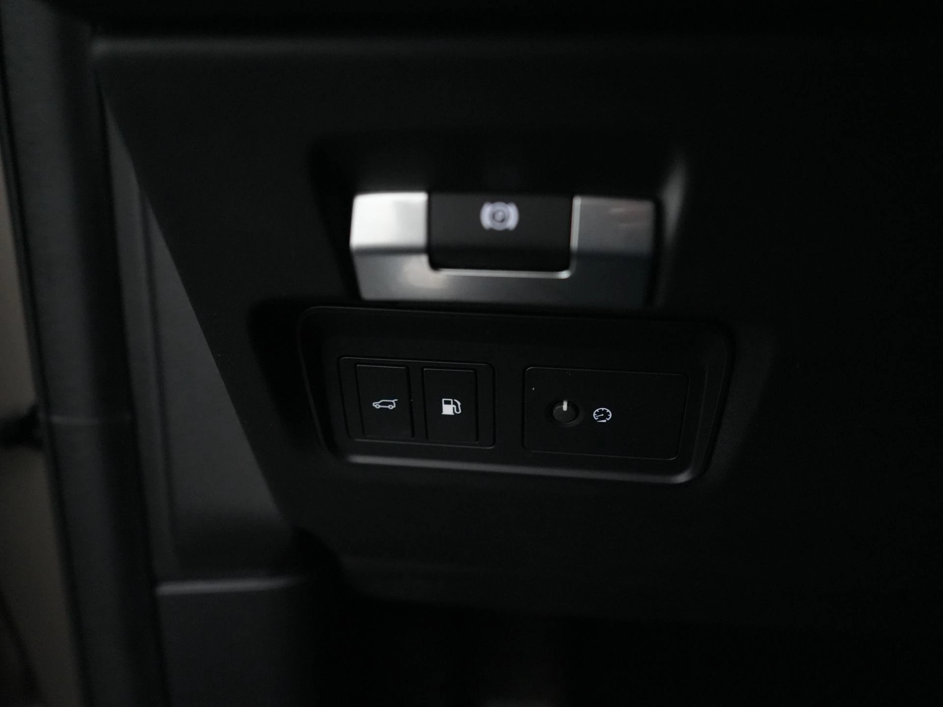 Land Rover-Discovery Sport-image-15