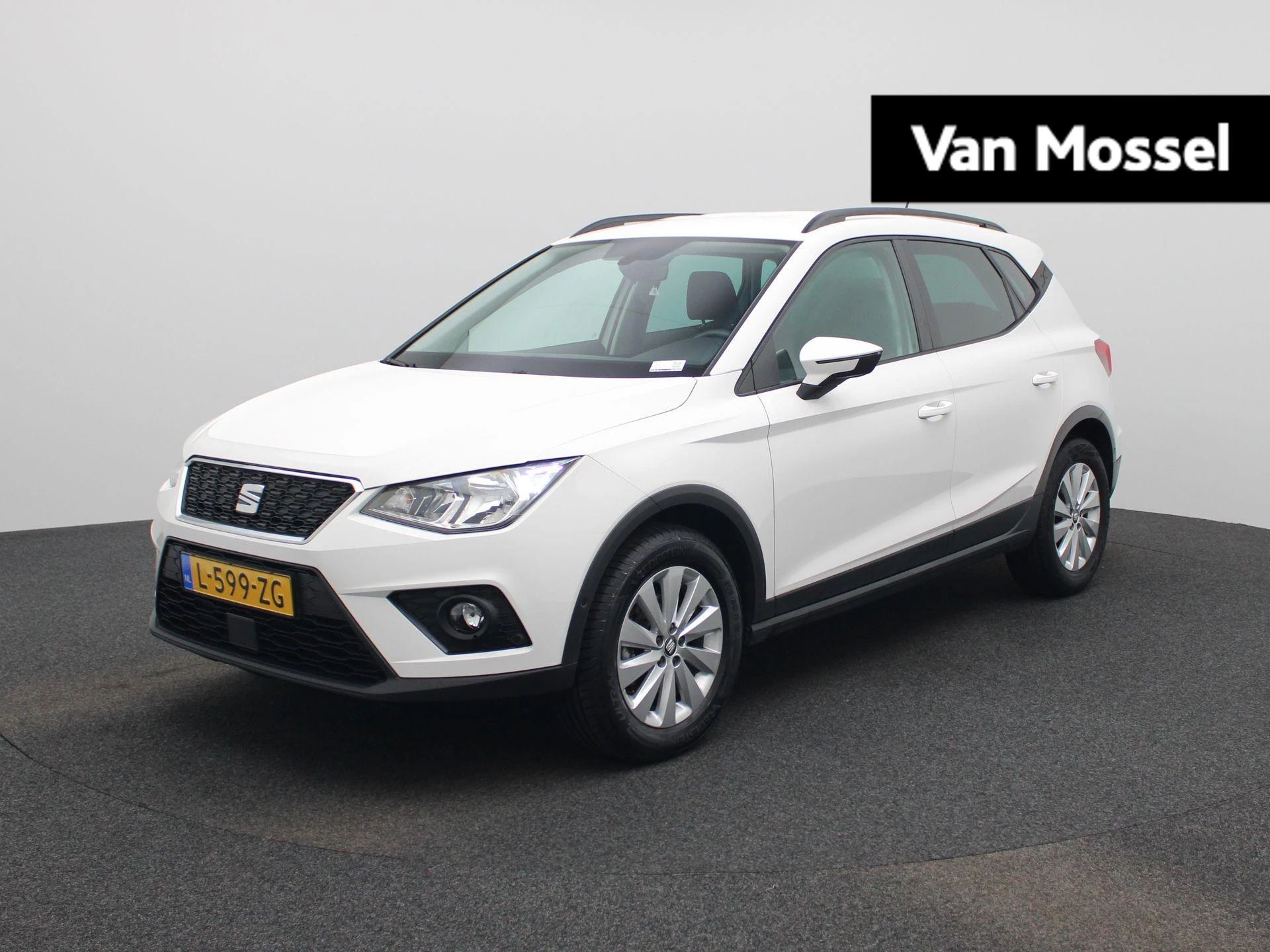SEAT-Arona-image-0