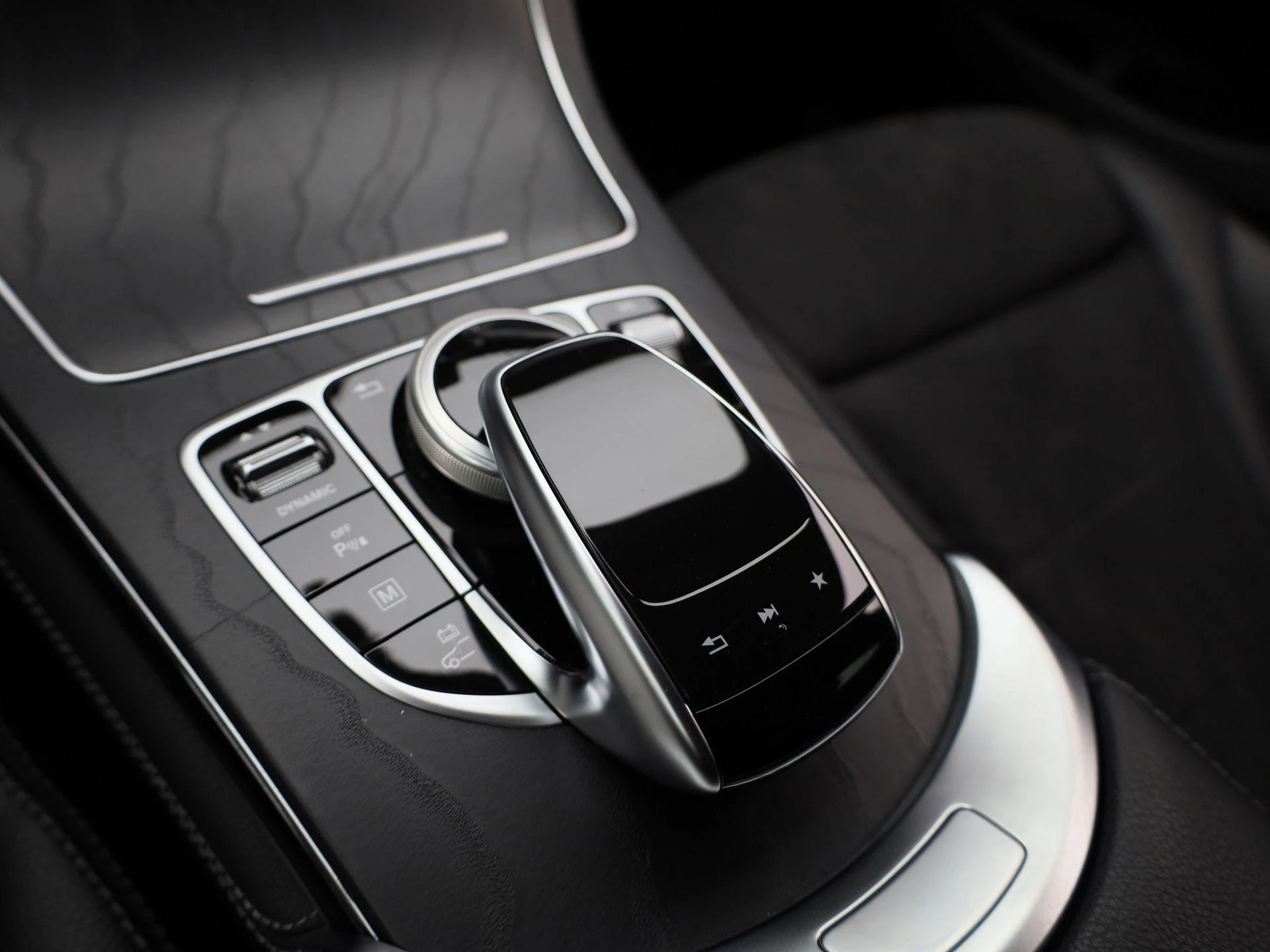 Mercedes-Benz-GLC-image-33