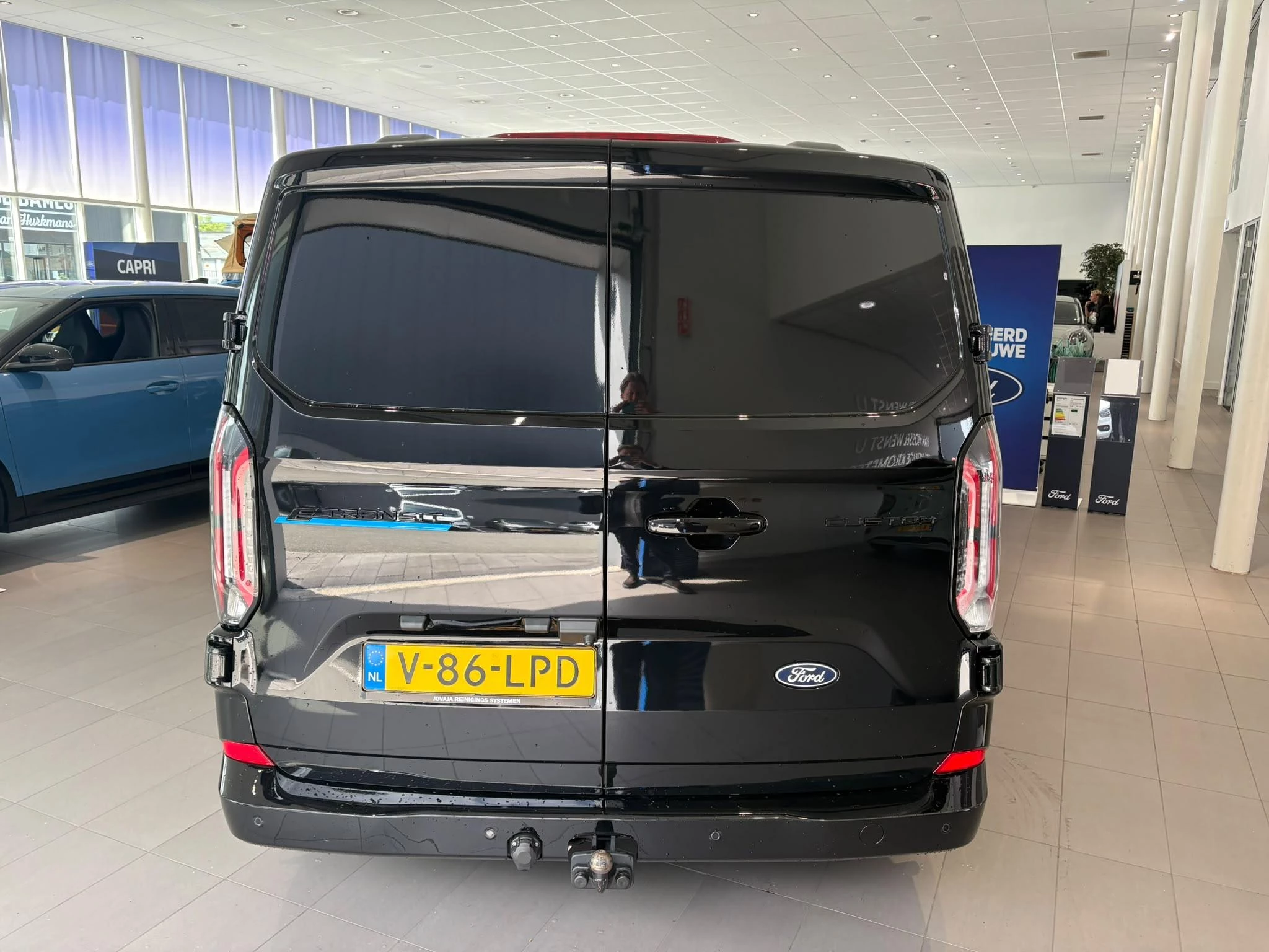 Ford E-Transit Cust. 320 L2H1 Limited 65 kWh
