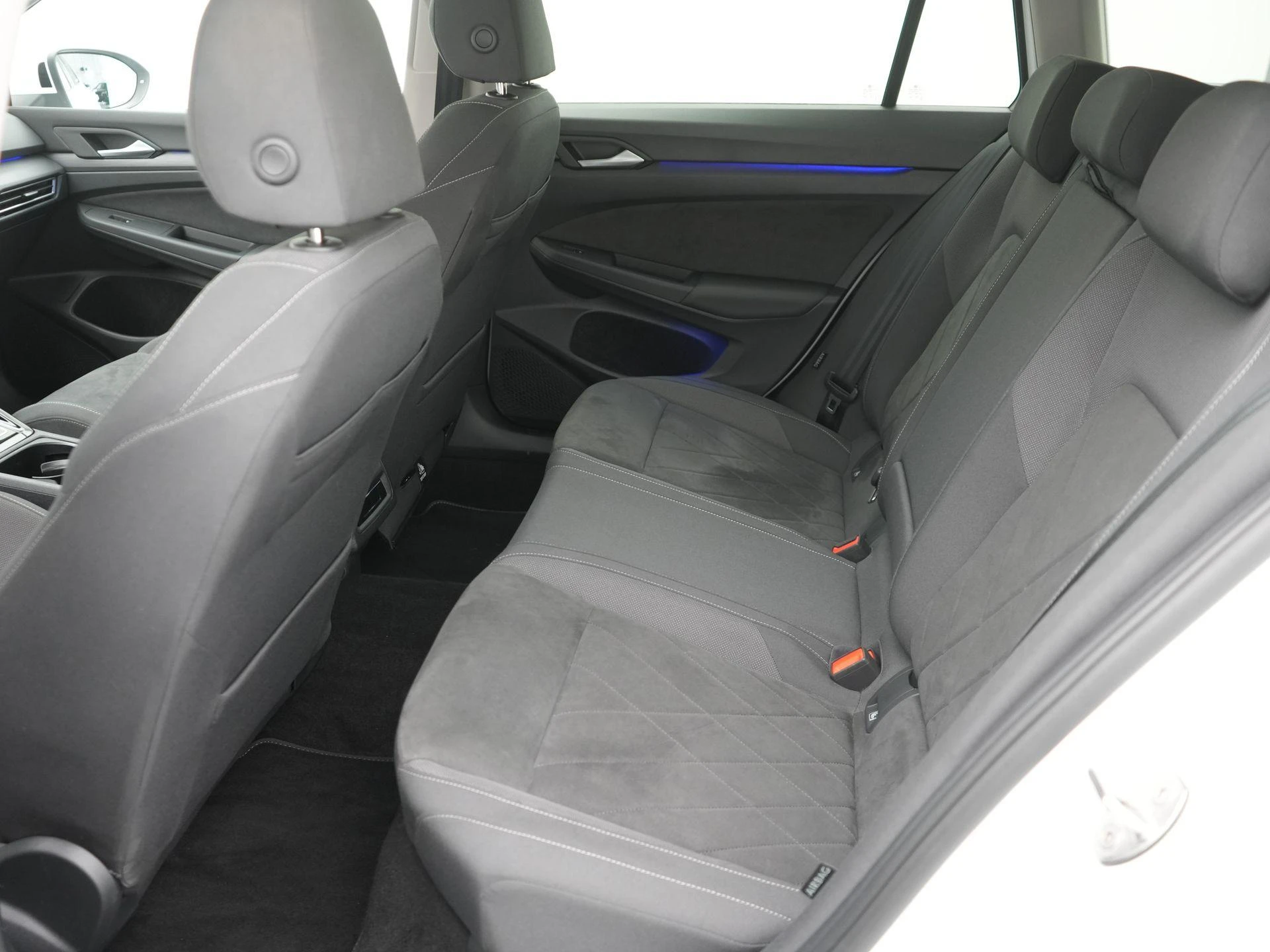 Volkswagen-Golf-image-9