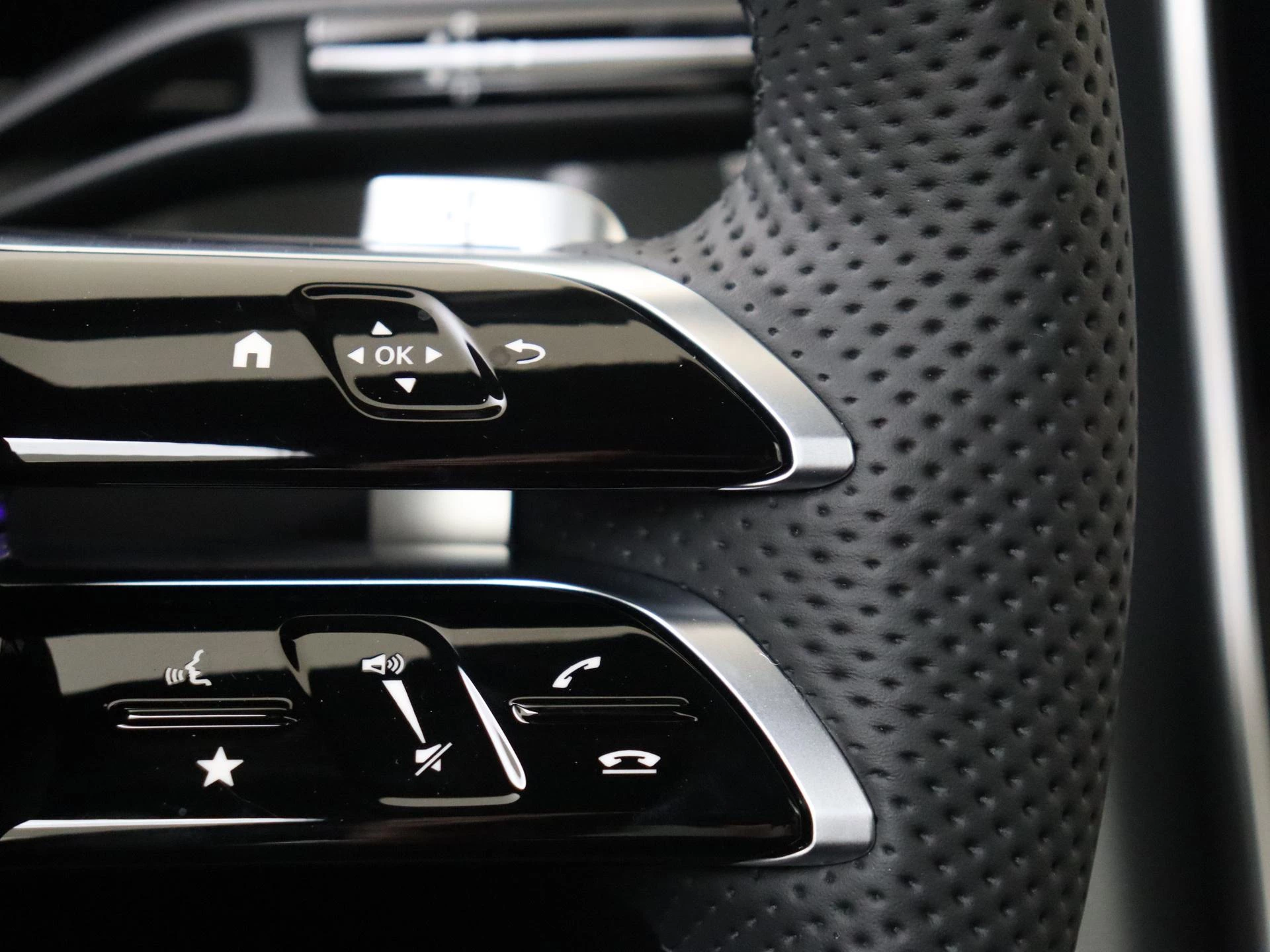 Mercedes-Benz-GLC-image-13
