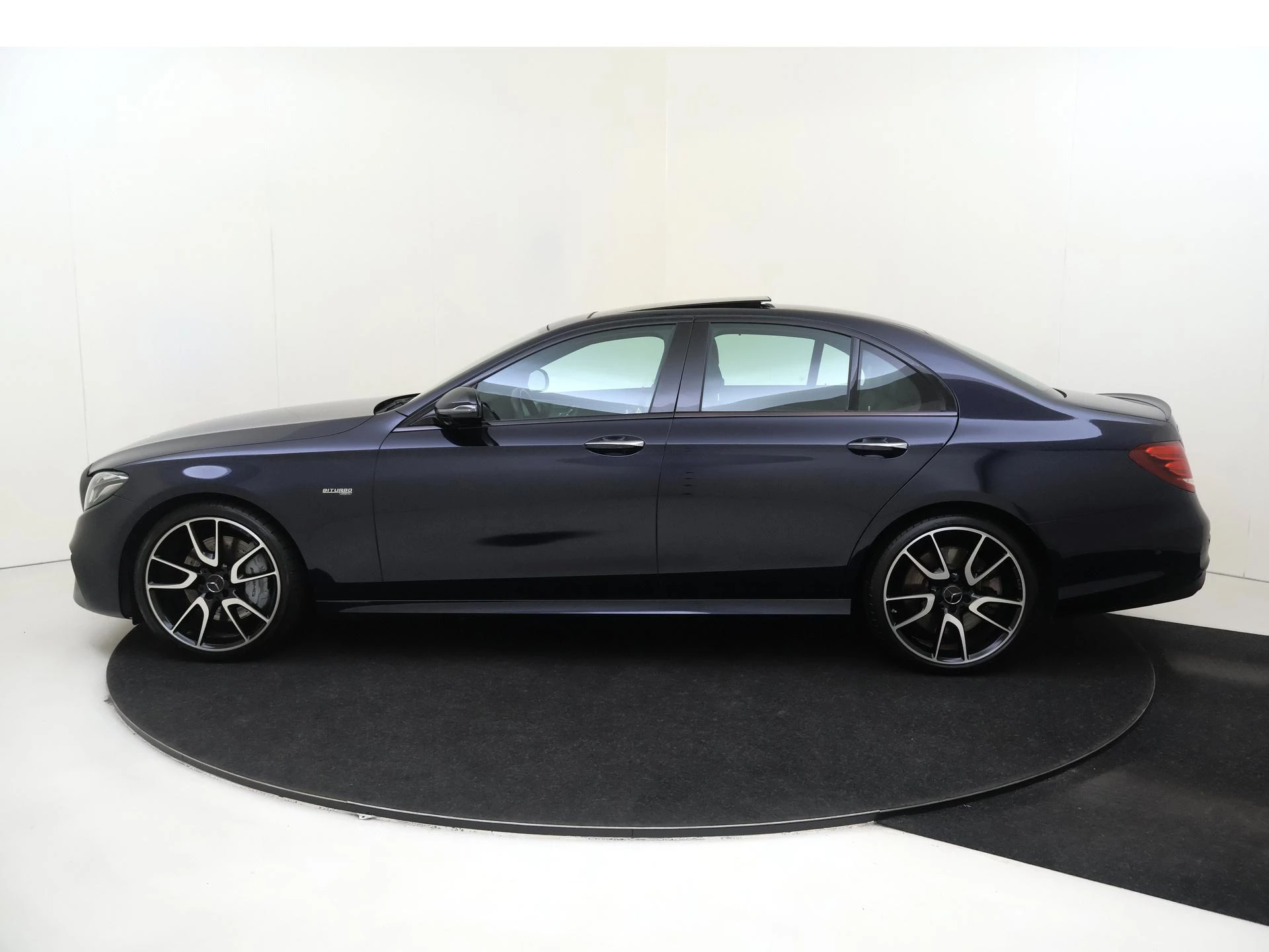 Mercedes-Benz-E-Klasse-image-9