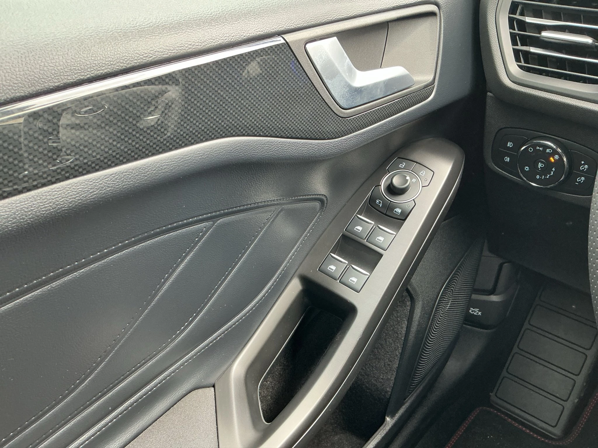 Ford Focus Mild-Hybrid ST-Line X Automatik