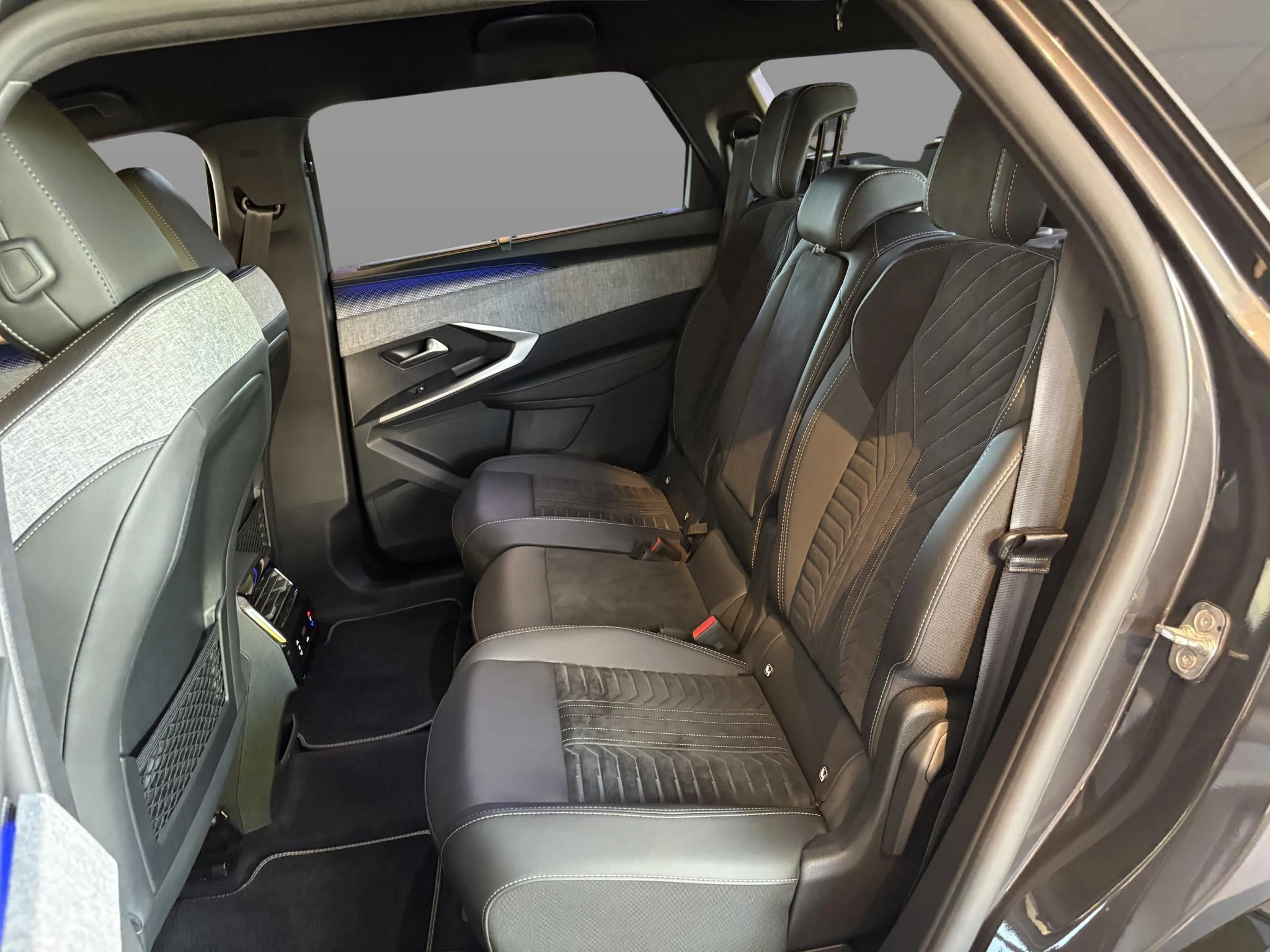 Peugeot-e-5008-image-16