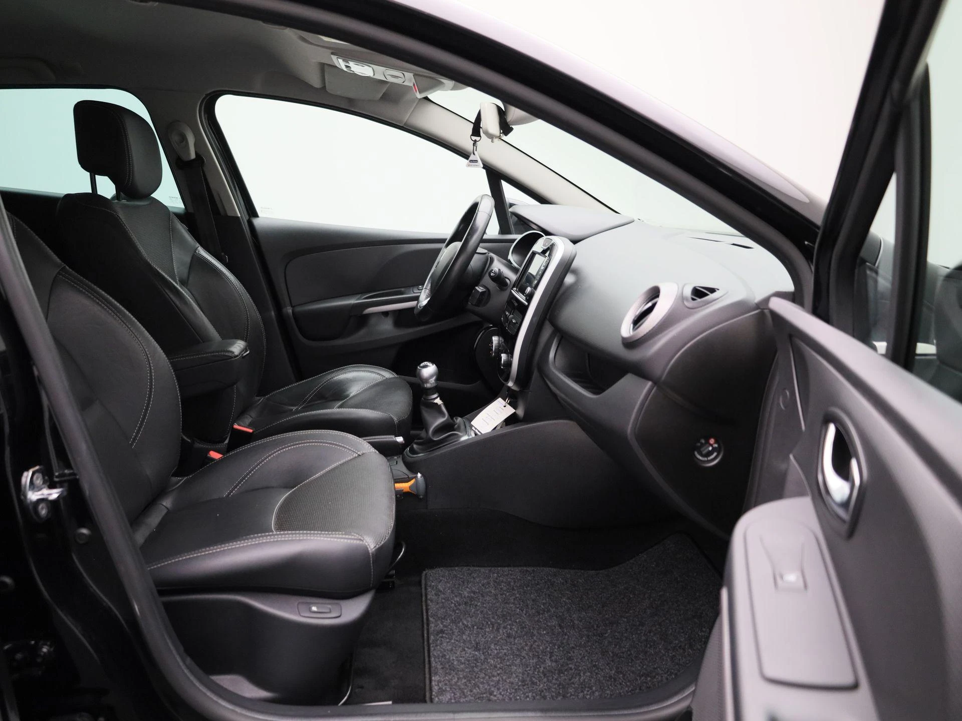 Renault-Clio-image-37