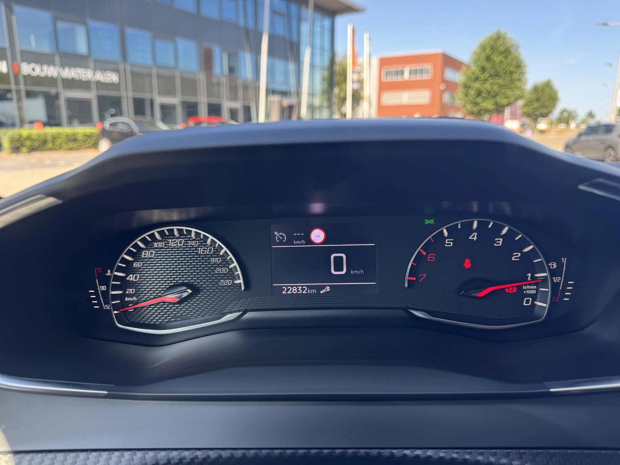 Peugeot-2008-image-18