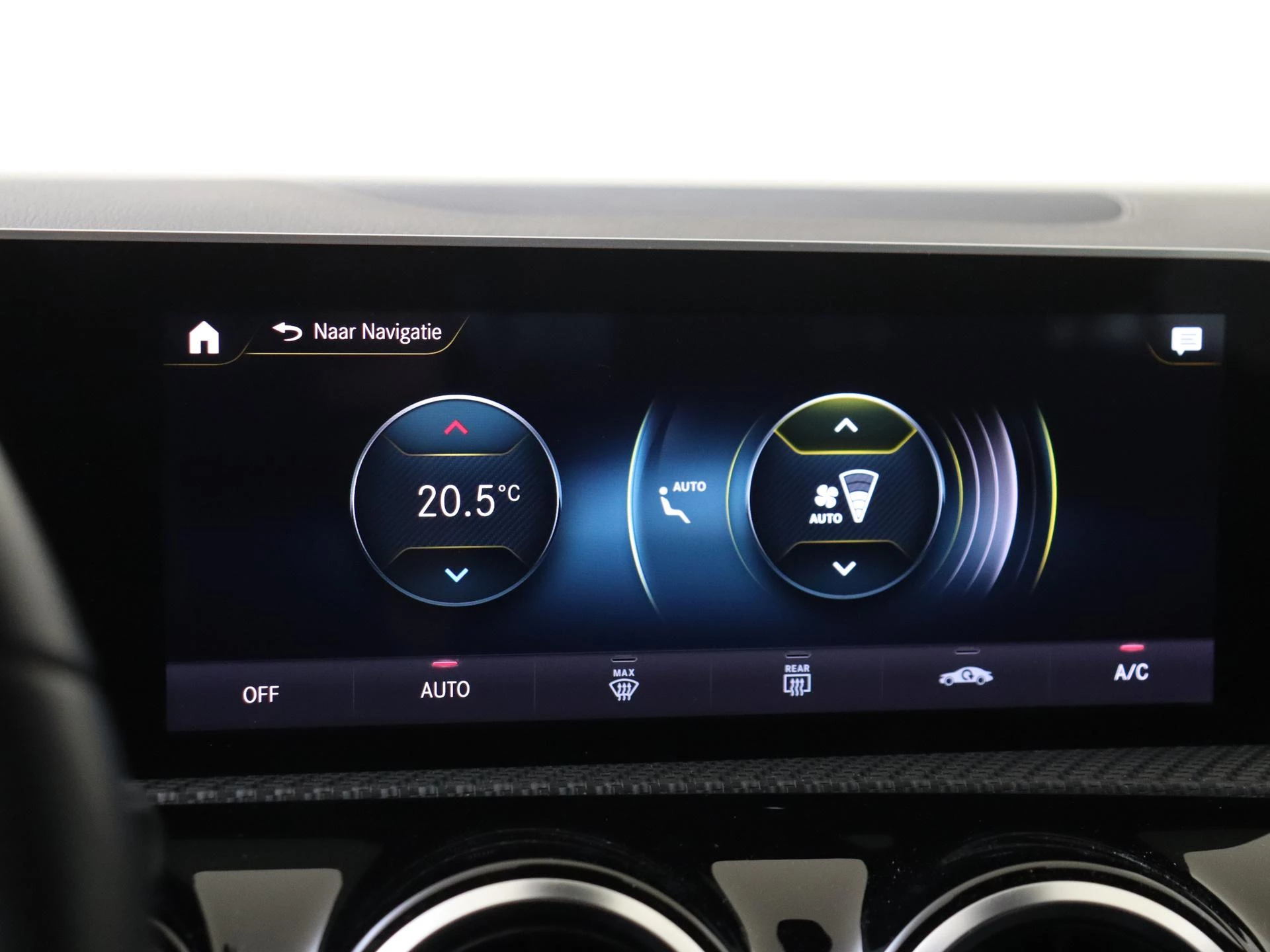 Mercedes-Benz-CLA-image-17