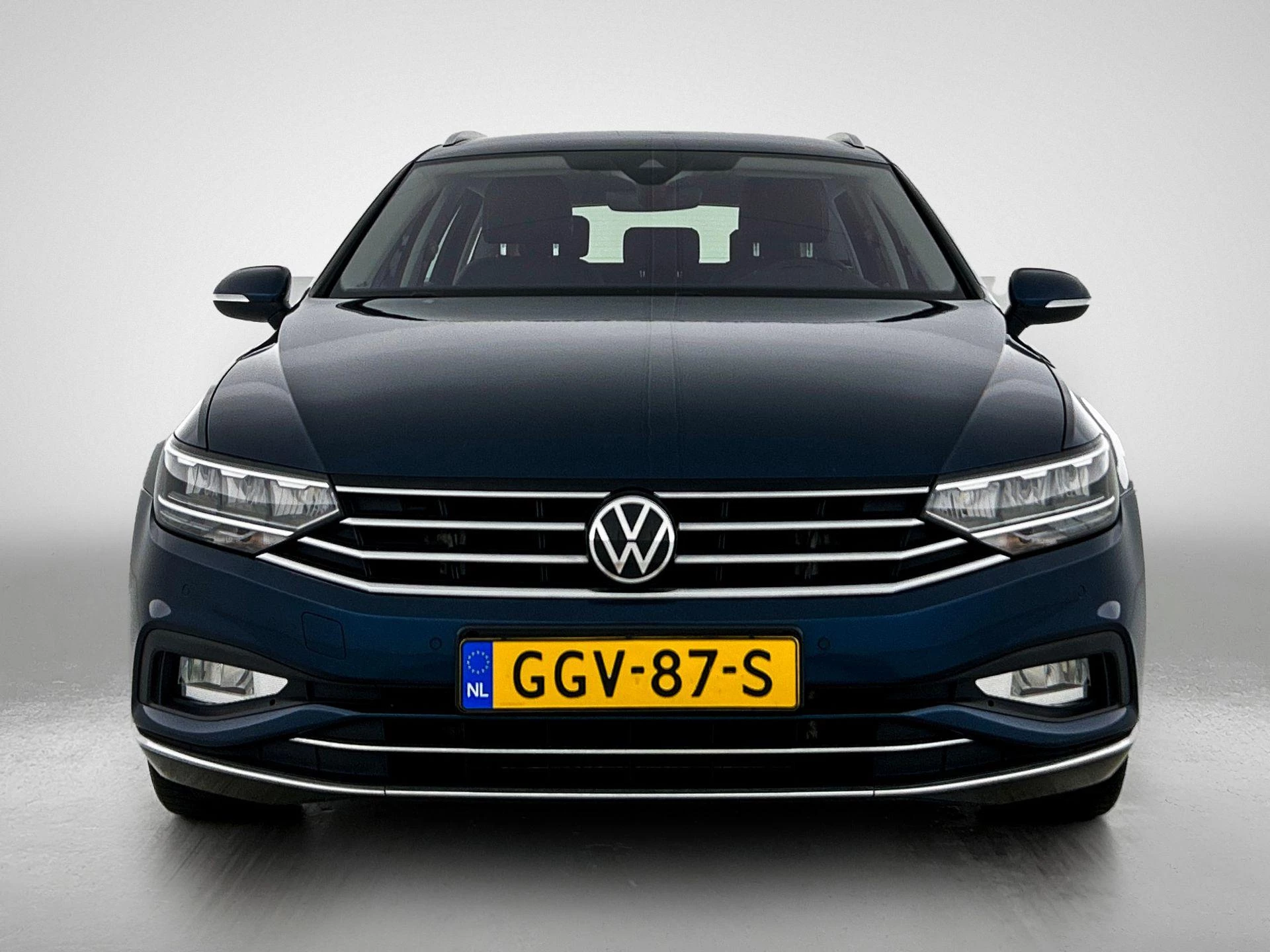 Volkswagen-Passat-image-4