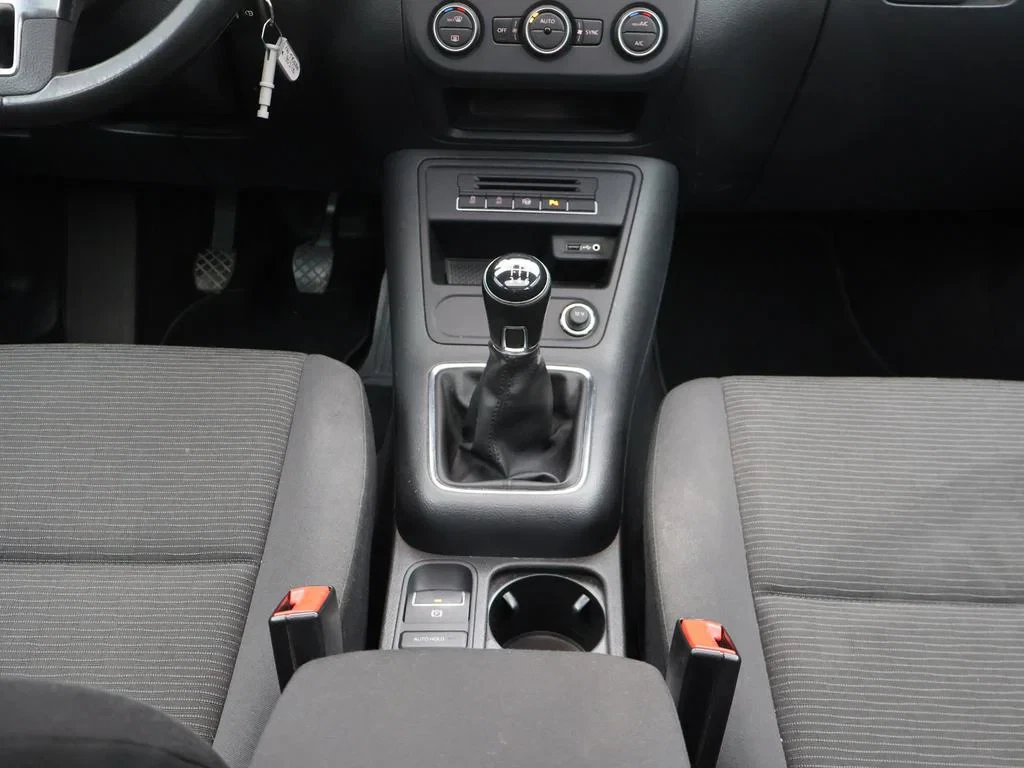 Volkswagen-Tiguan-image-14
