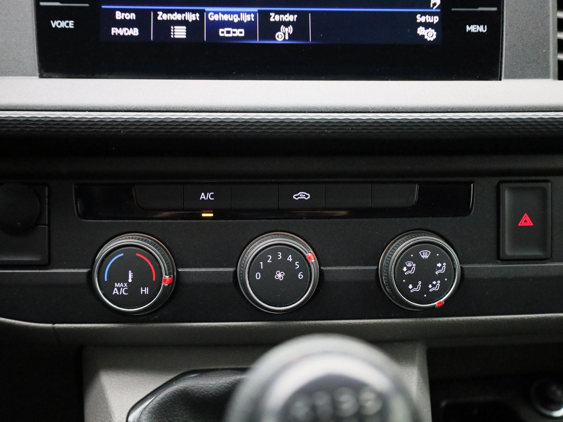 Volkswagen-Transporter-image-20