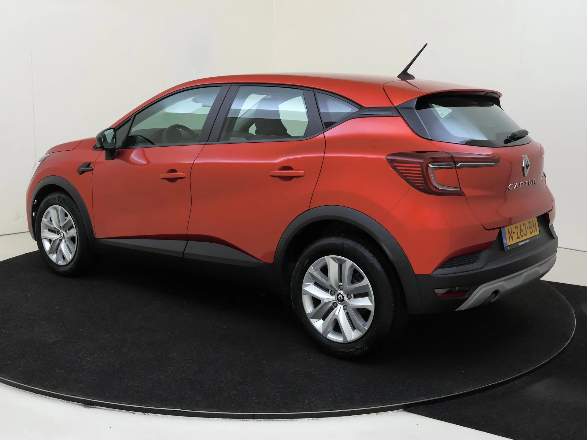 Renault-Captur-image-2