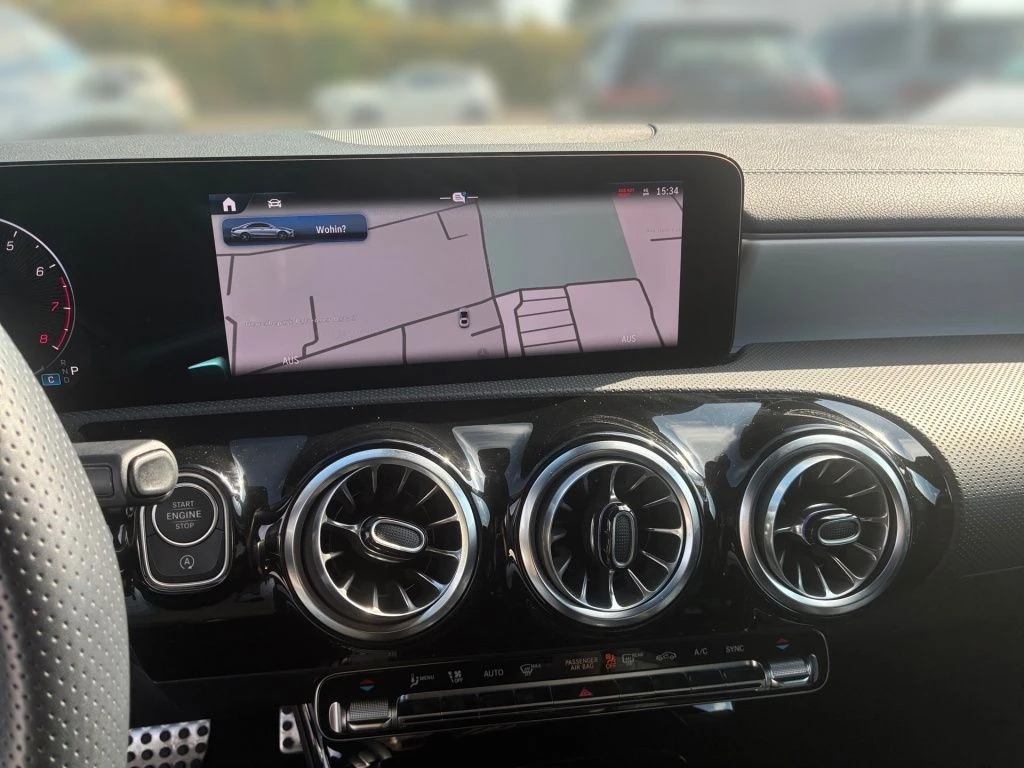 Mercedes-Benz-CLA 200-image-7
