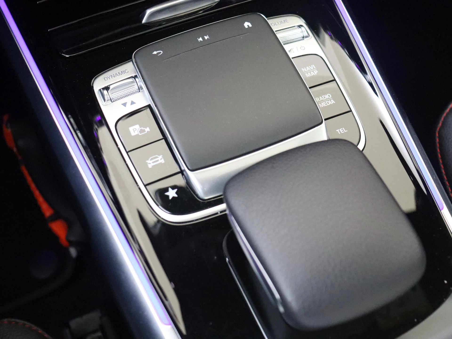 Mercedes-Benz-GLB-image-24