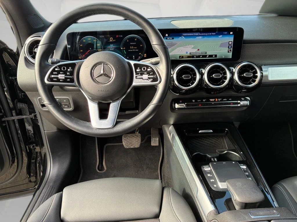 Mercedes-Benz-GLB 180-image-10