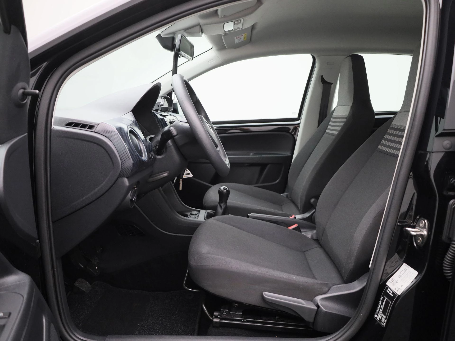 Volkswagen-up!-image-10