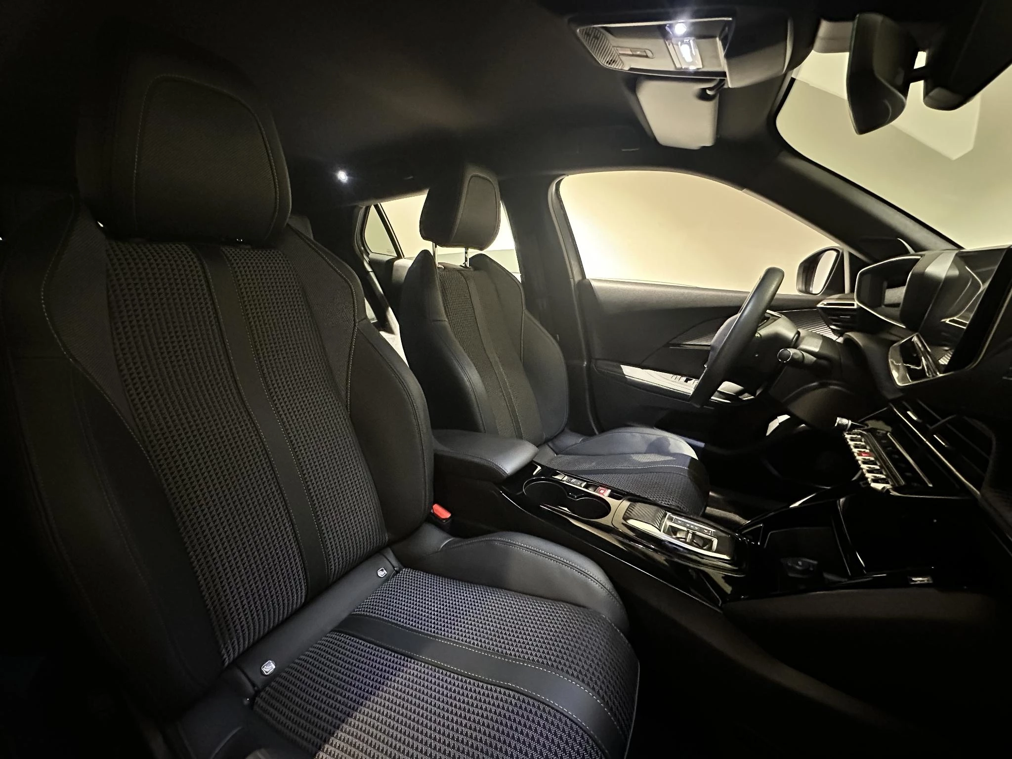 Peugeot-e-2008-image-17