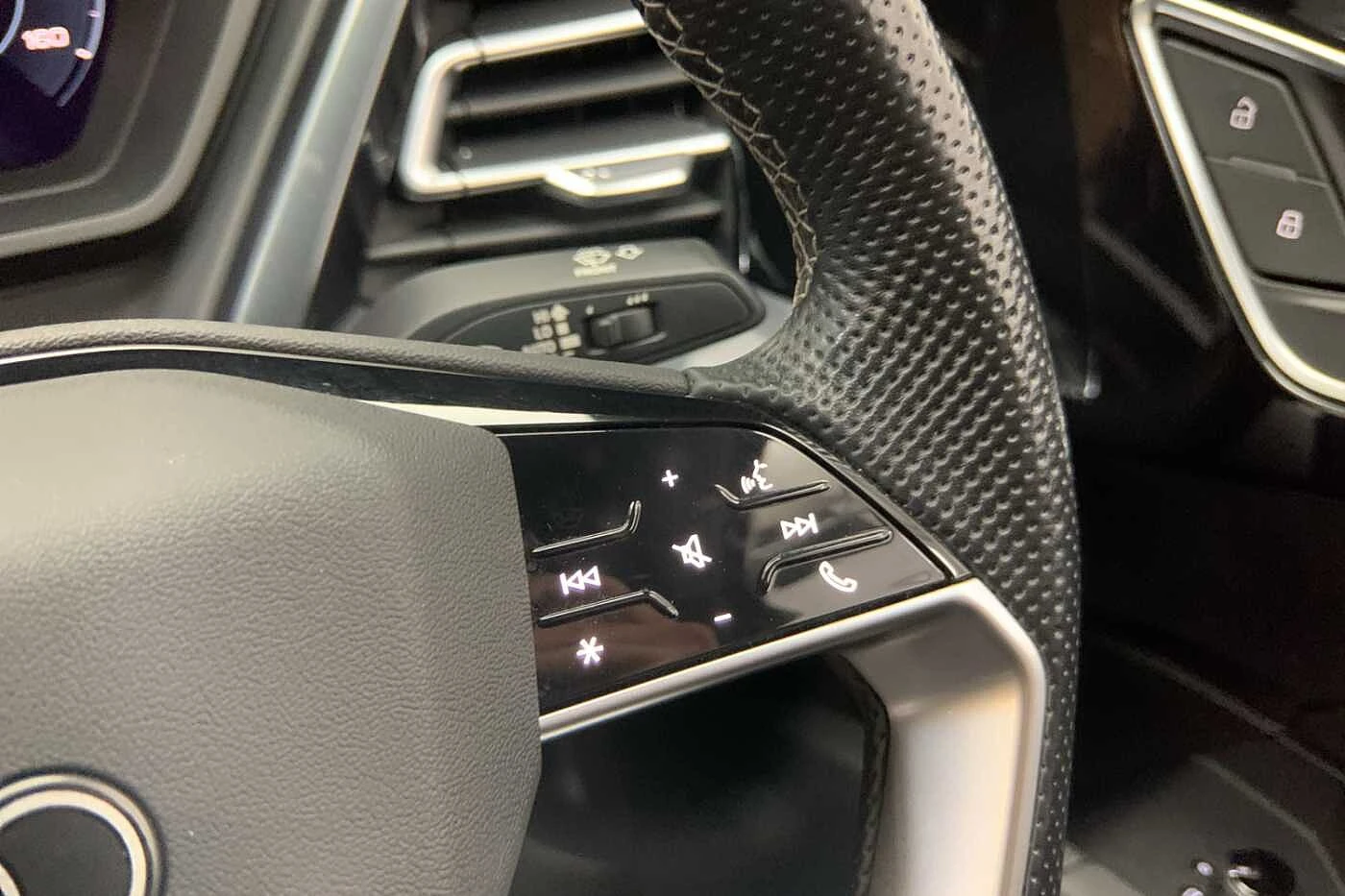 Audi-Q4 Sportback e-tron-image-25