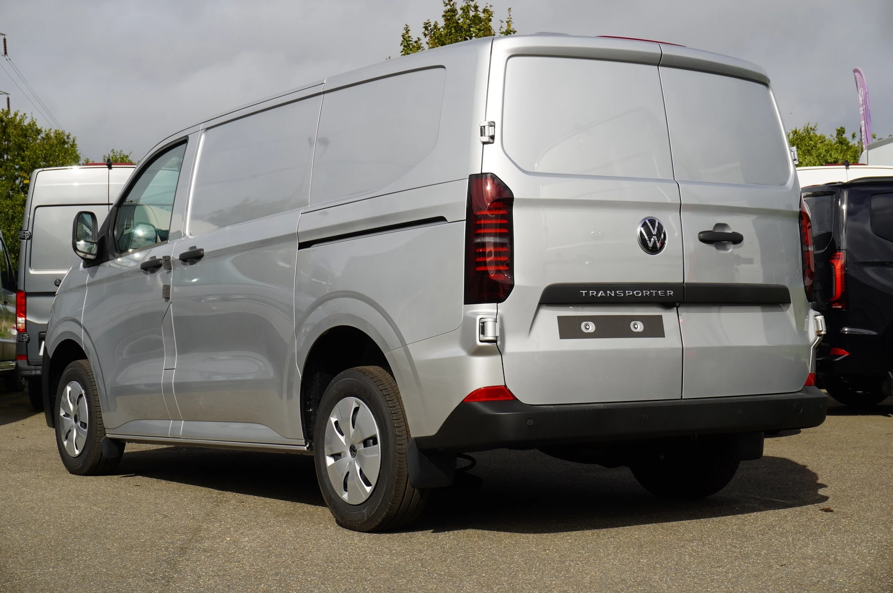 Volkswagen-Transporter-image-35