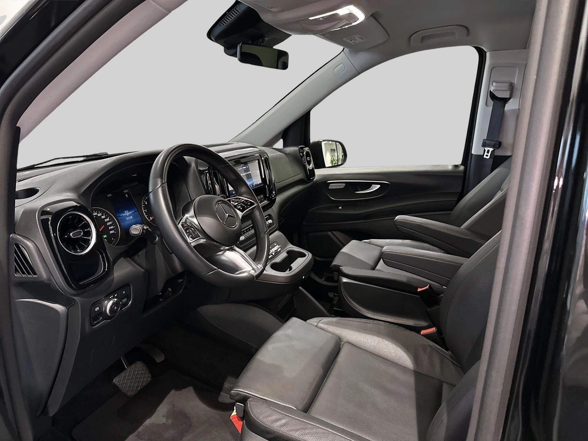 Mercedes-Benz-Vito-image-6