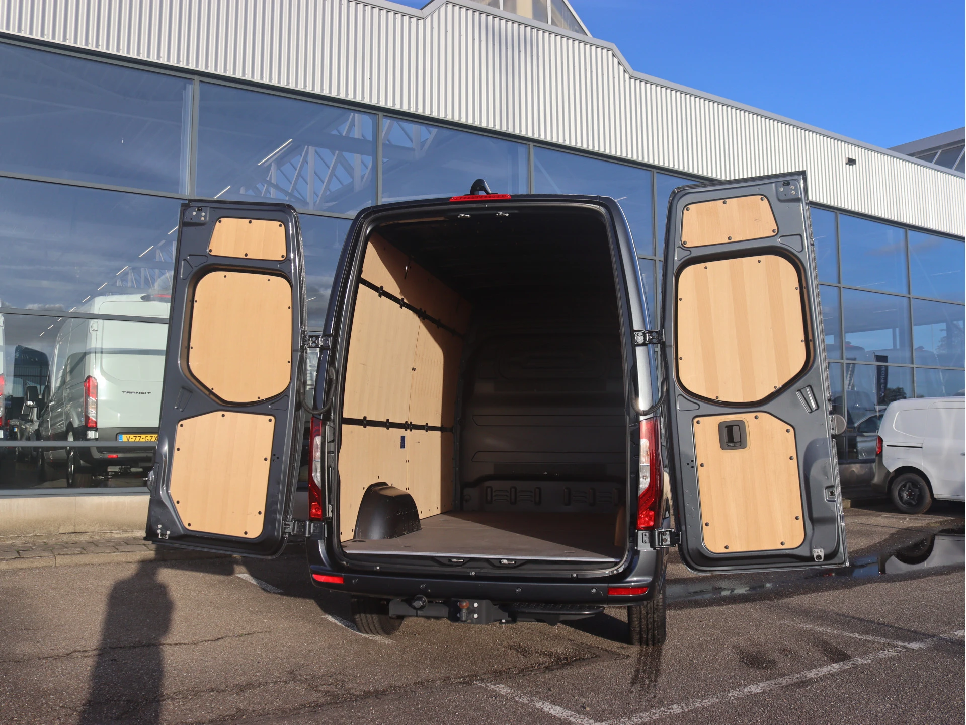 Mercedes-Benz-Sprinter-image-2