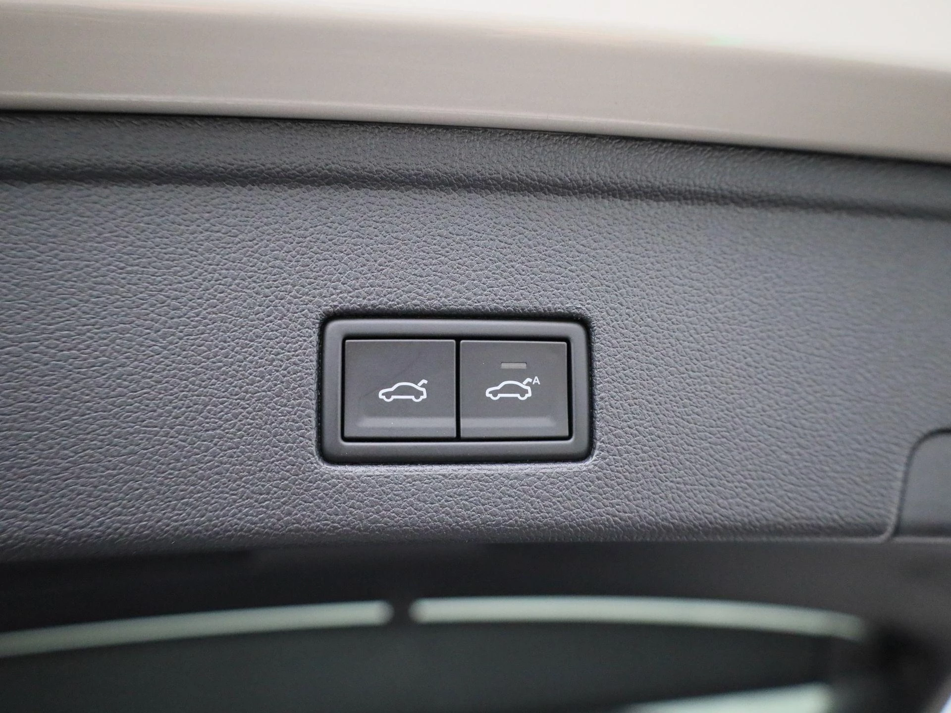 Volkswagen-Touareg-image-14