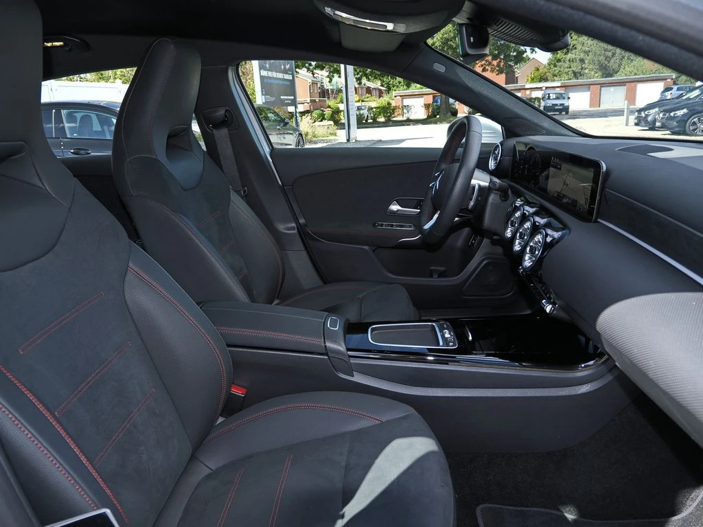 Mercedes-Benz-A-Klasse 250 e-image-11