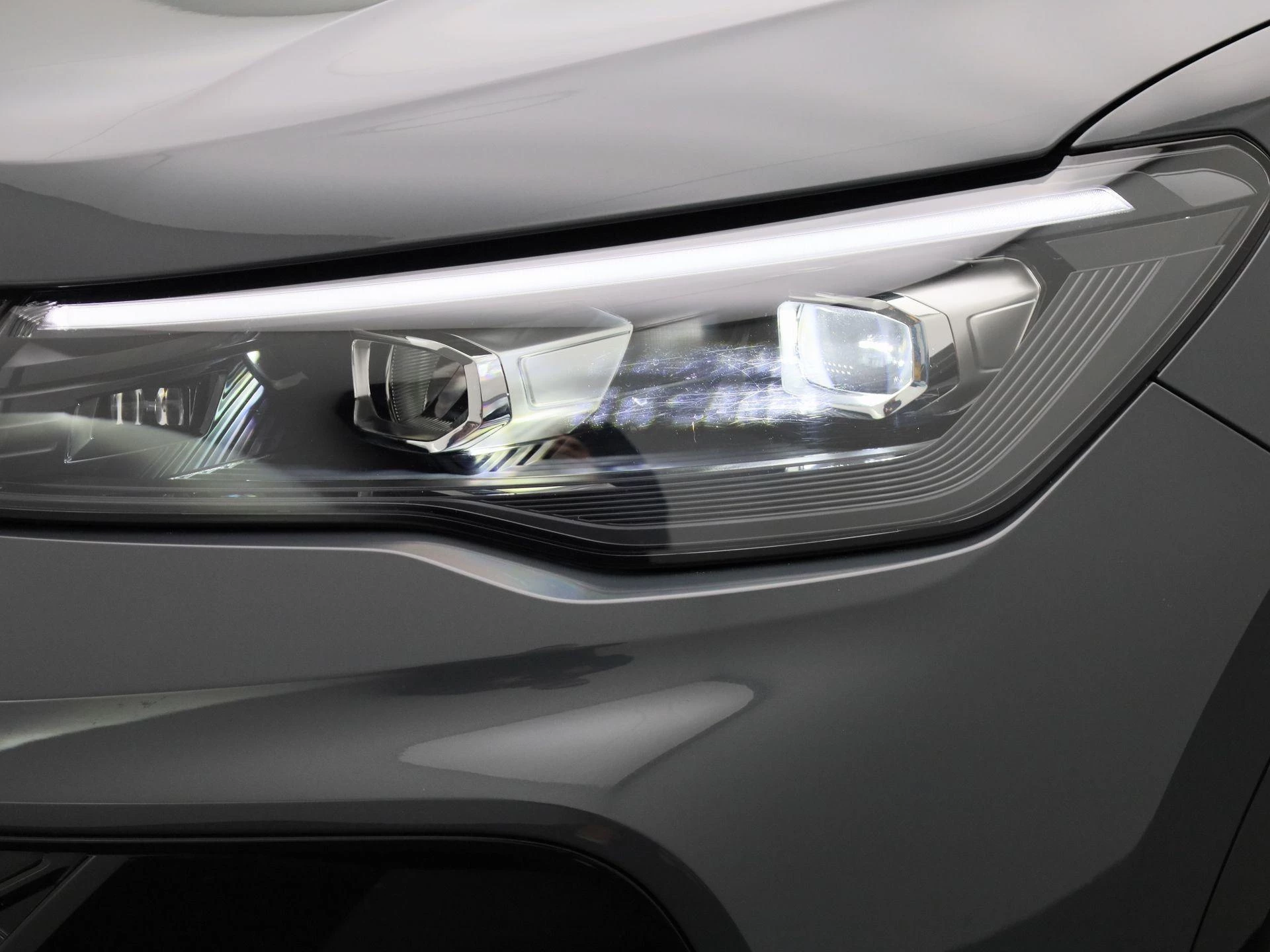 Volkswagen-Tiguan-image-13