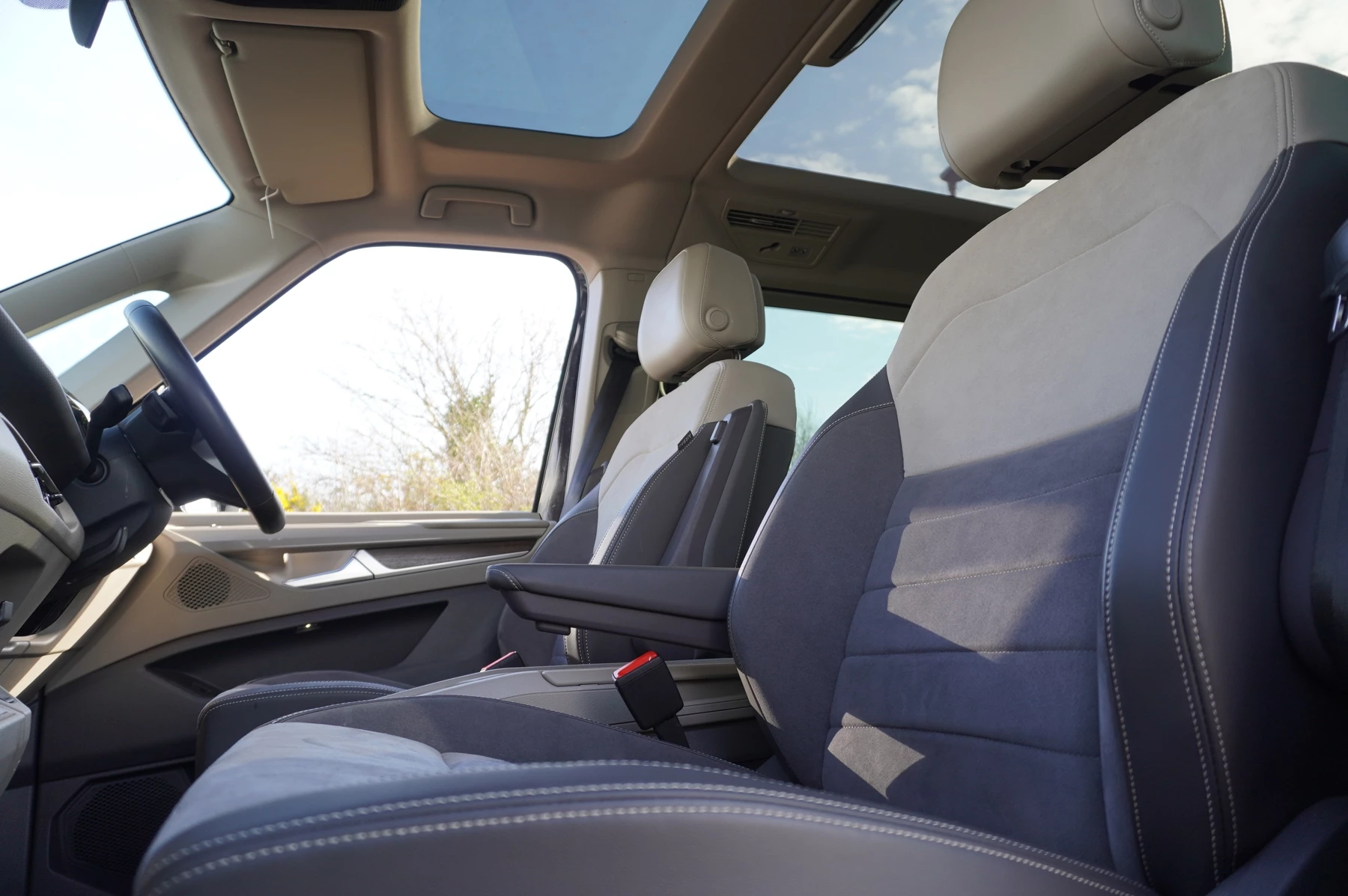 Volkswagen-Multivan-image-9