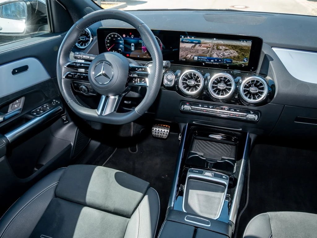 Mercedes-Benz-GLA 200 d-image-9