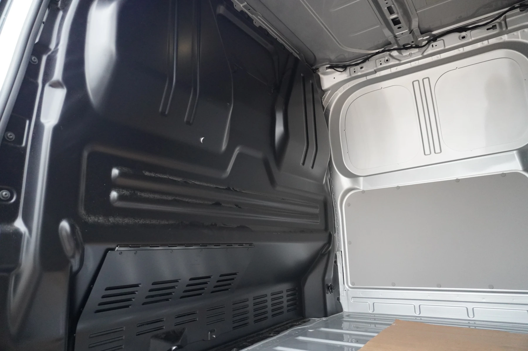 Volkswagen-Transporter-image-34