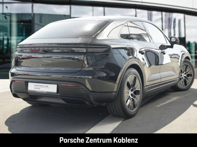 Porsche Macan 4 -