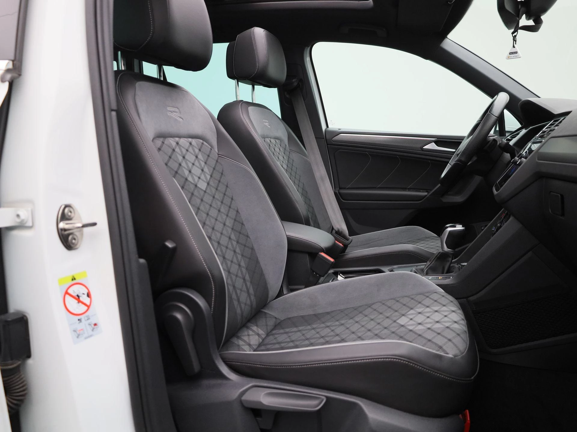 Volkswagen-Tiguan-image-40