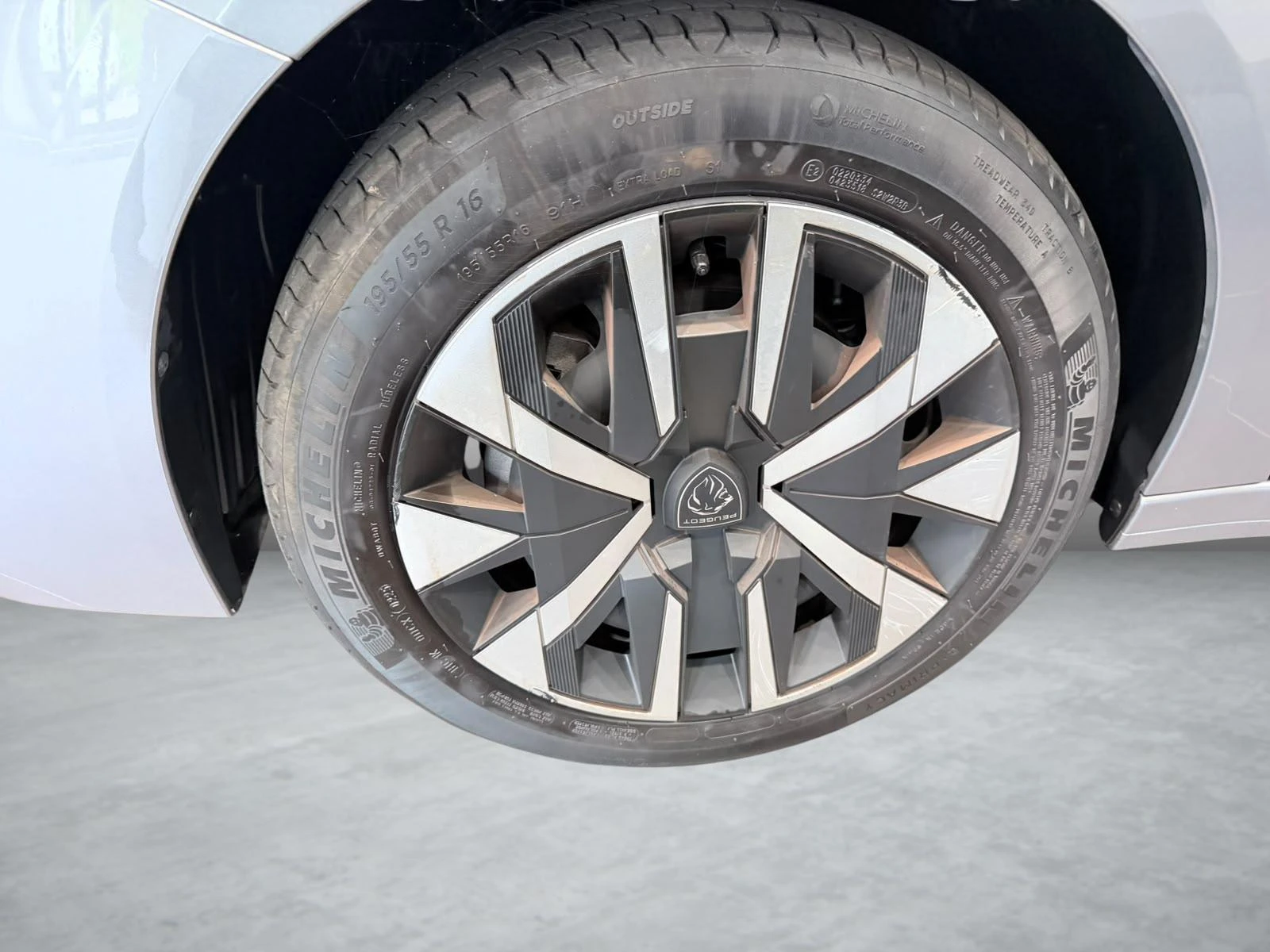 Peugeot 208 1.2 PureTech 100 MAN6 S&S Style