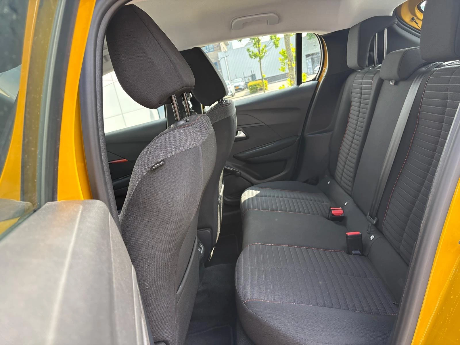 Peugeot-e-208-image-16