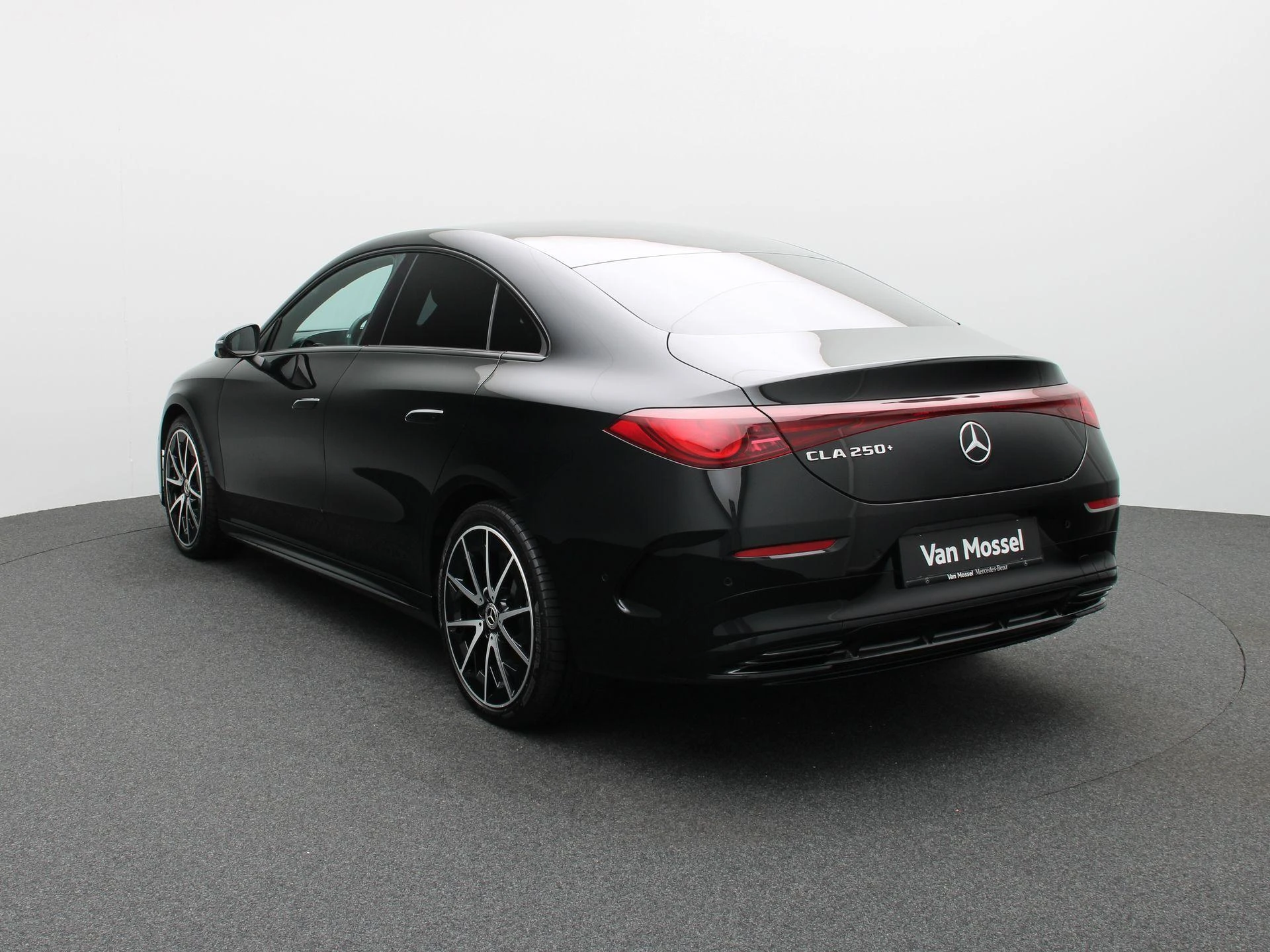 Mercedes-Benz-CLA-image-1