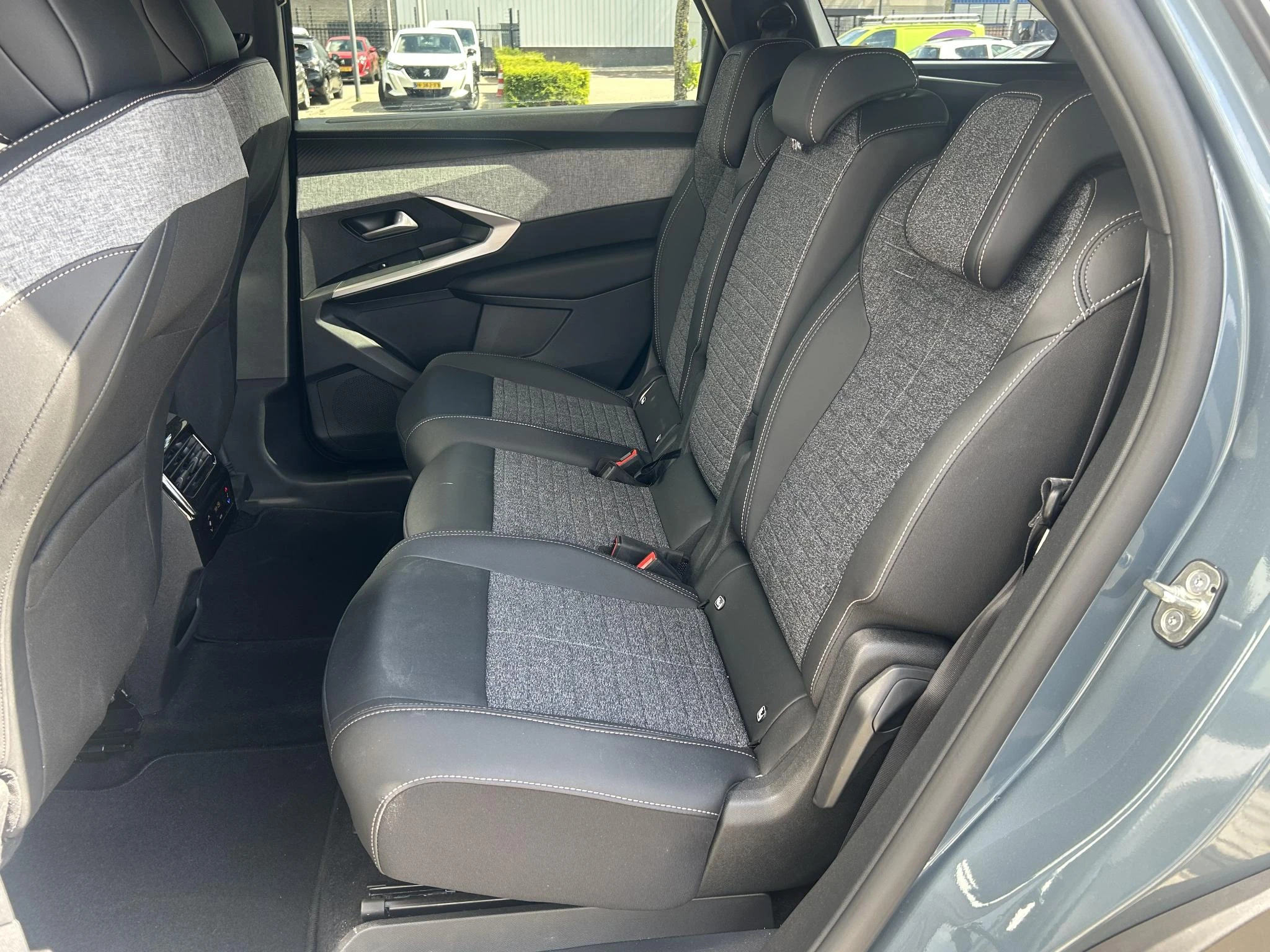Peugeot-e-5008-image-17