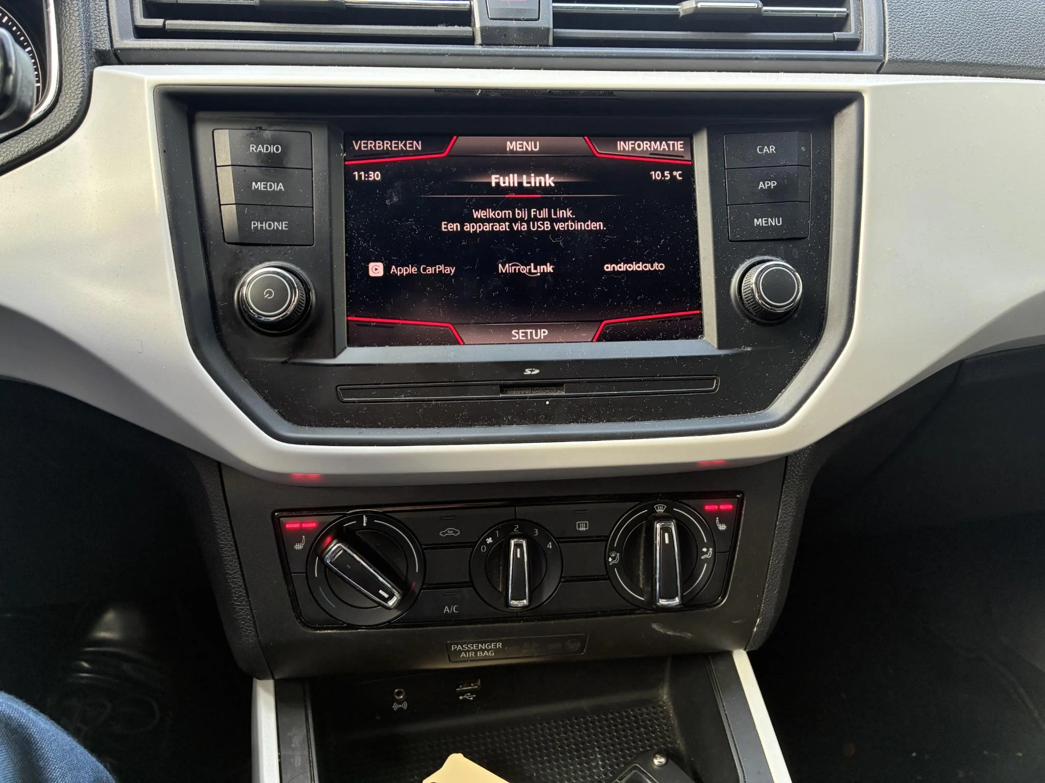 SEAT-Arona-image-5